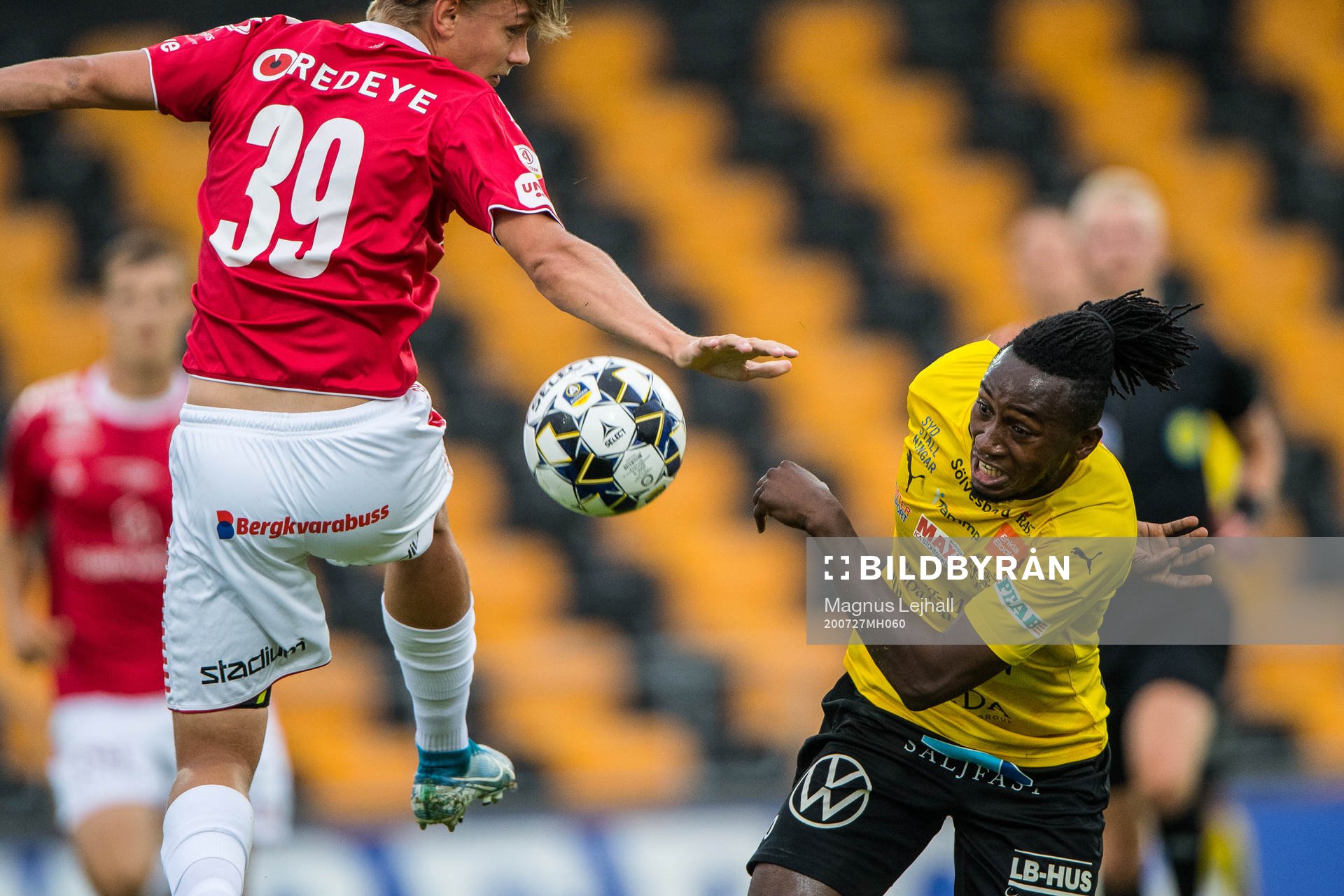 Kalmars Isak Magnusson och Mjällbys Mamudo Moro