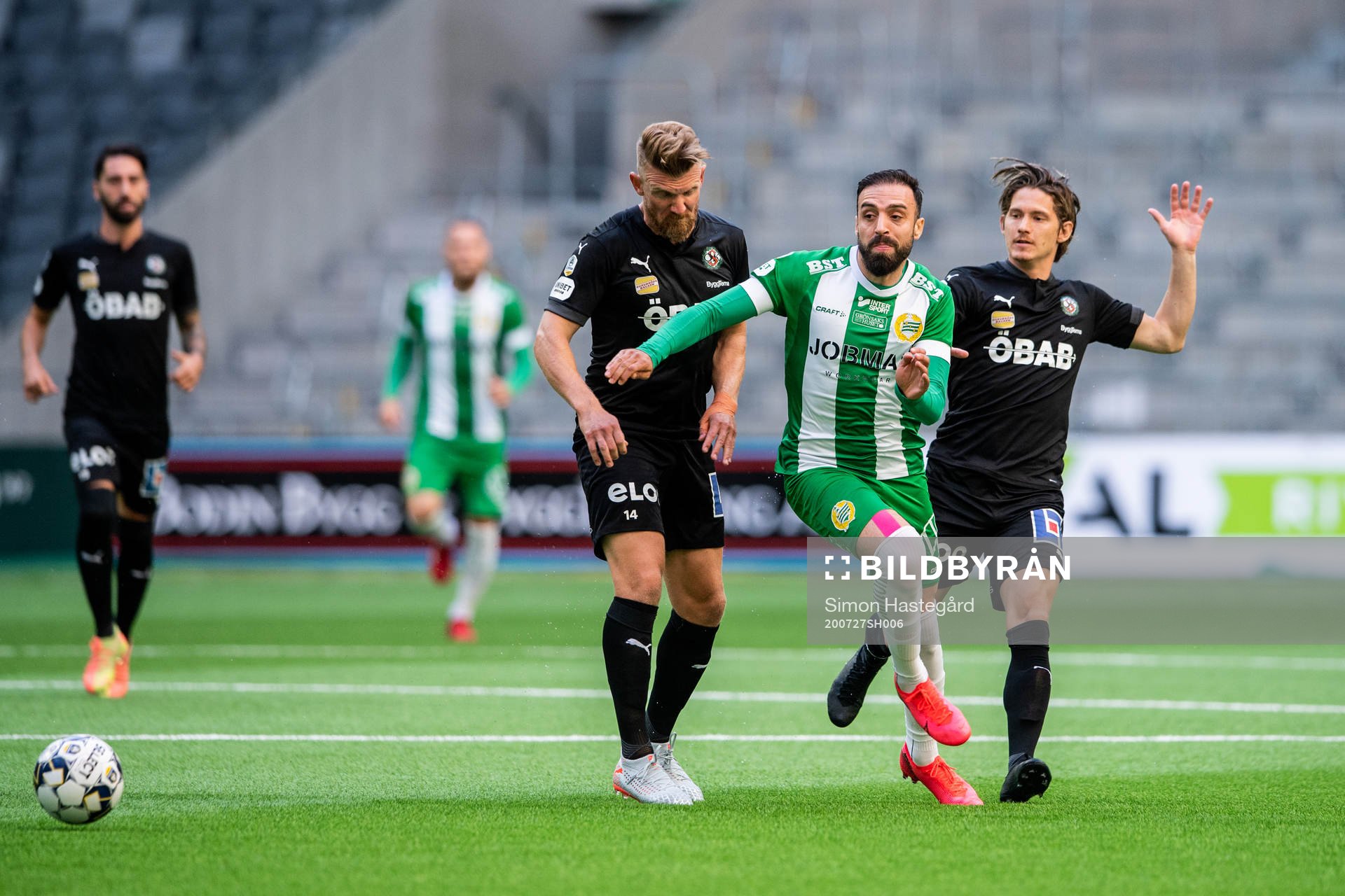 Örebros Michael Almebäck och Hammarbys Abdul Khalili