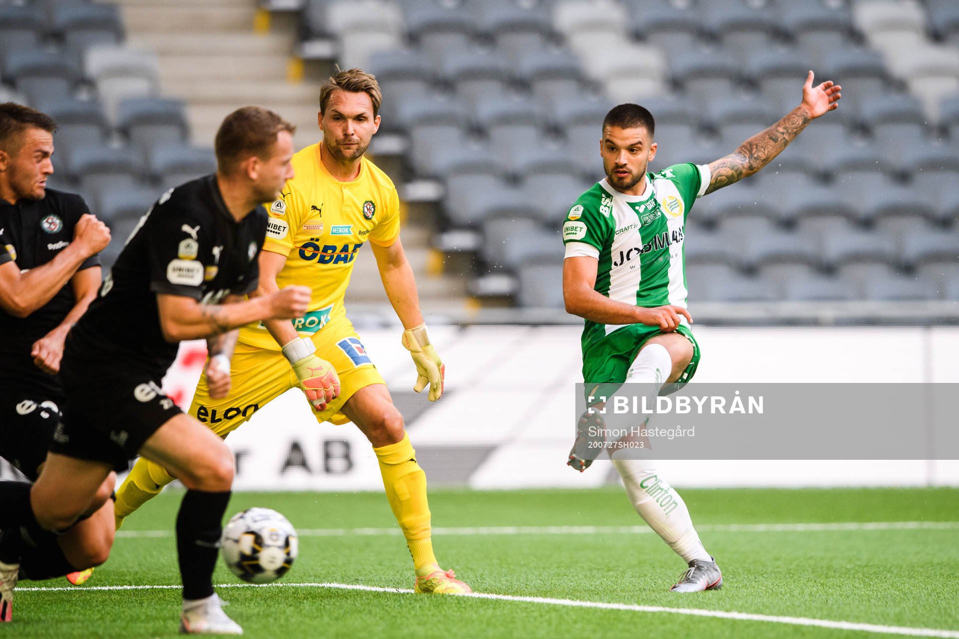 Örebros målvakt Oscar Jansson och Hammarbys Vladimir Rodic
