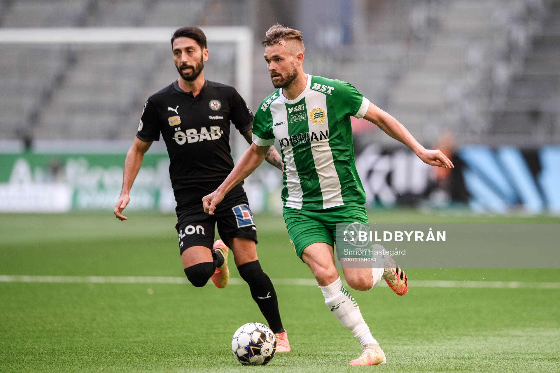 Örebros Nahir Besara och Hammarbys Mads Fenger Nielsen