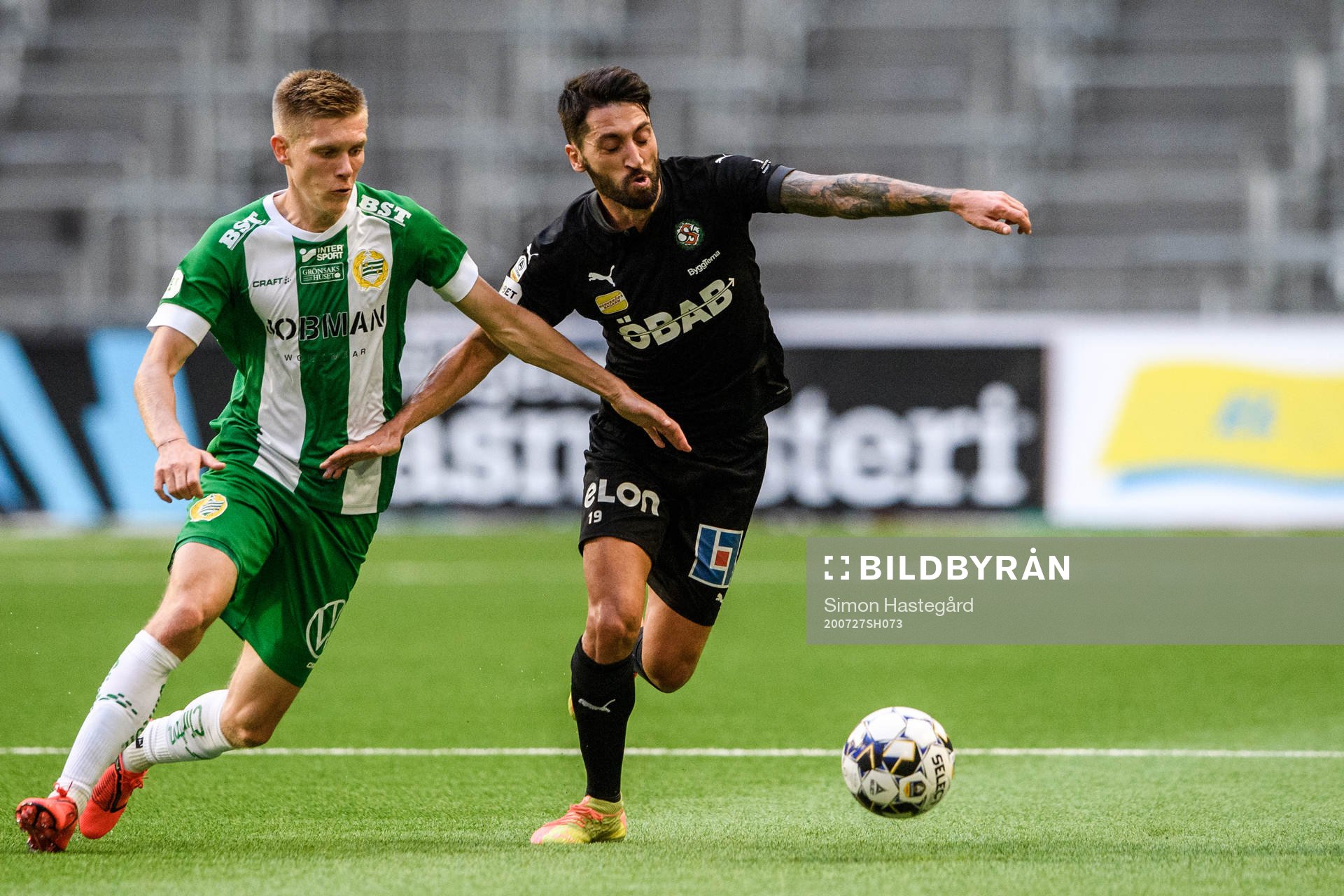 Hammarbys Aron Johansson och Örebros Nahir Besara