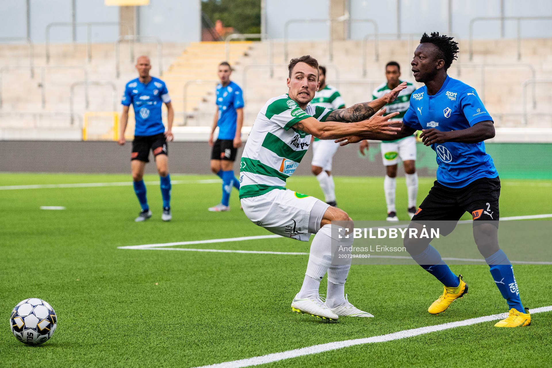 Västerås Samuel Holm och Halmstads Thomas Boakye