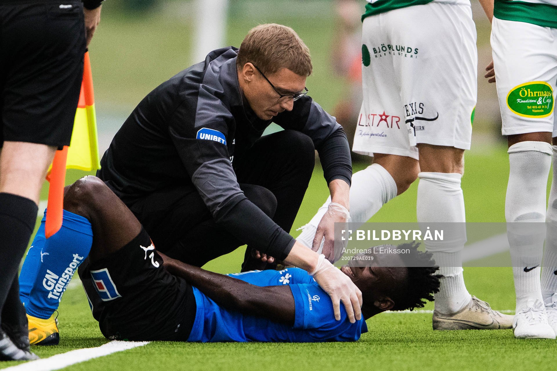 Halmstads Thomas Boakye kontrolleras