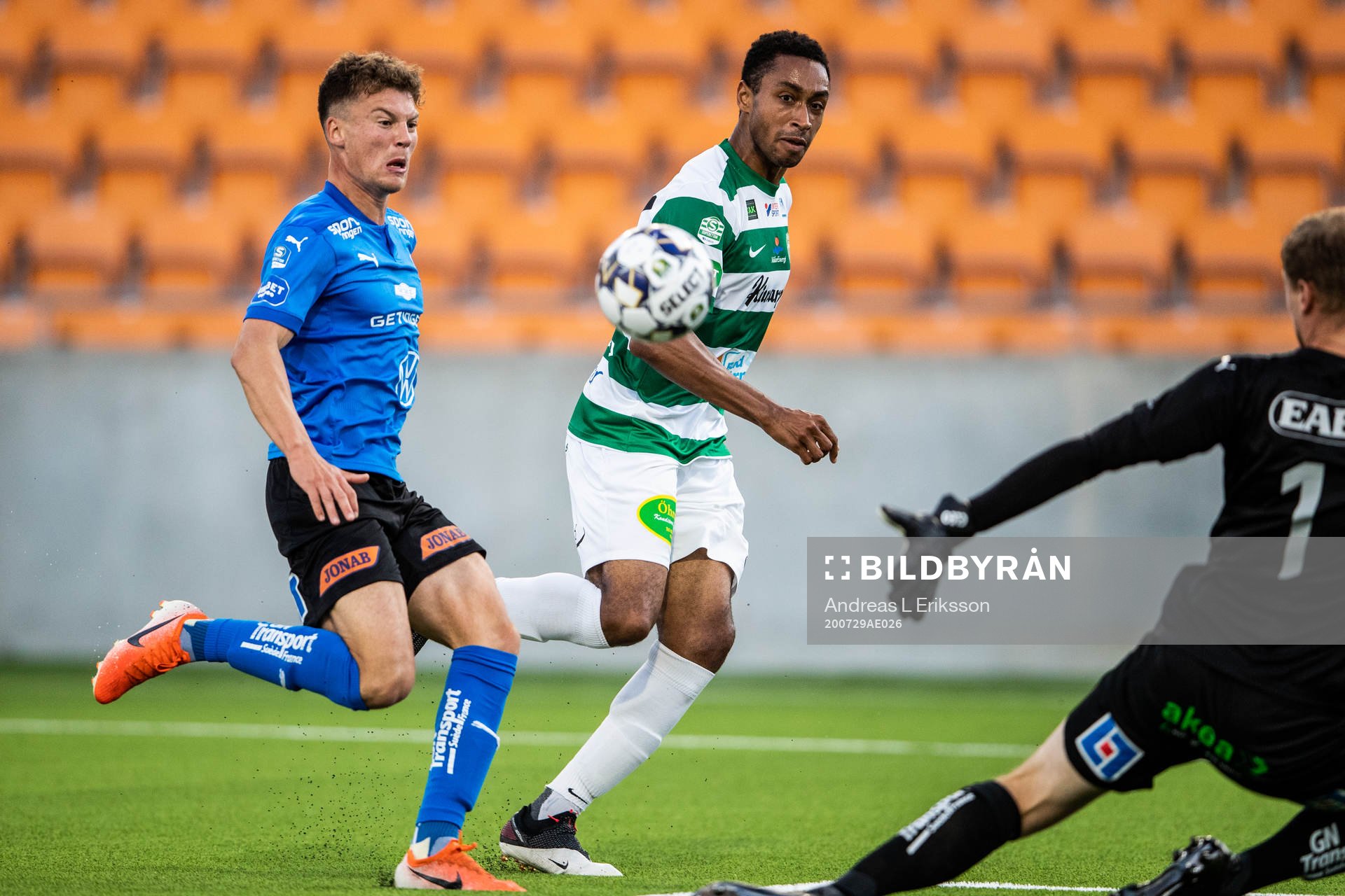 Västerås Brian Span gör 2-2 på Halmstads målvakt Malte