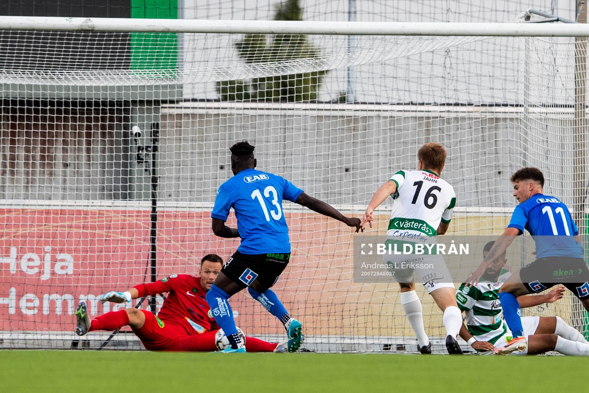 Halmstads Crespo Haestad gör 2-3 på Västerås målvakt
