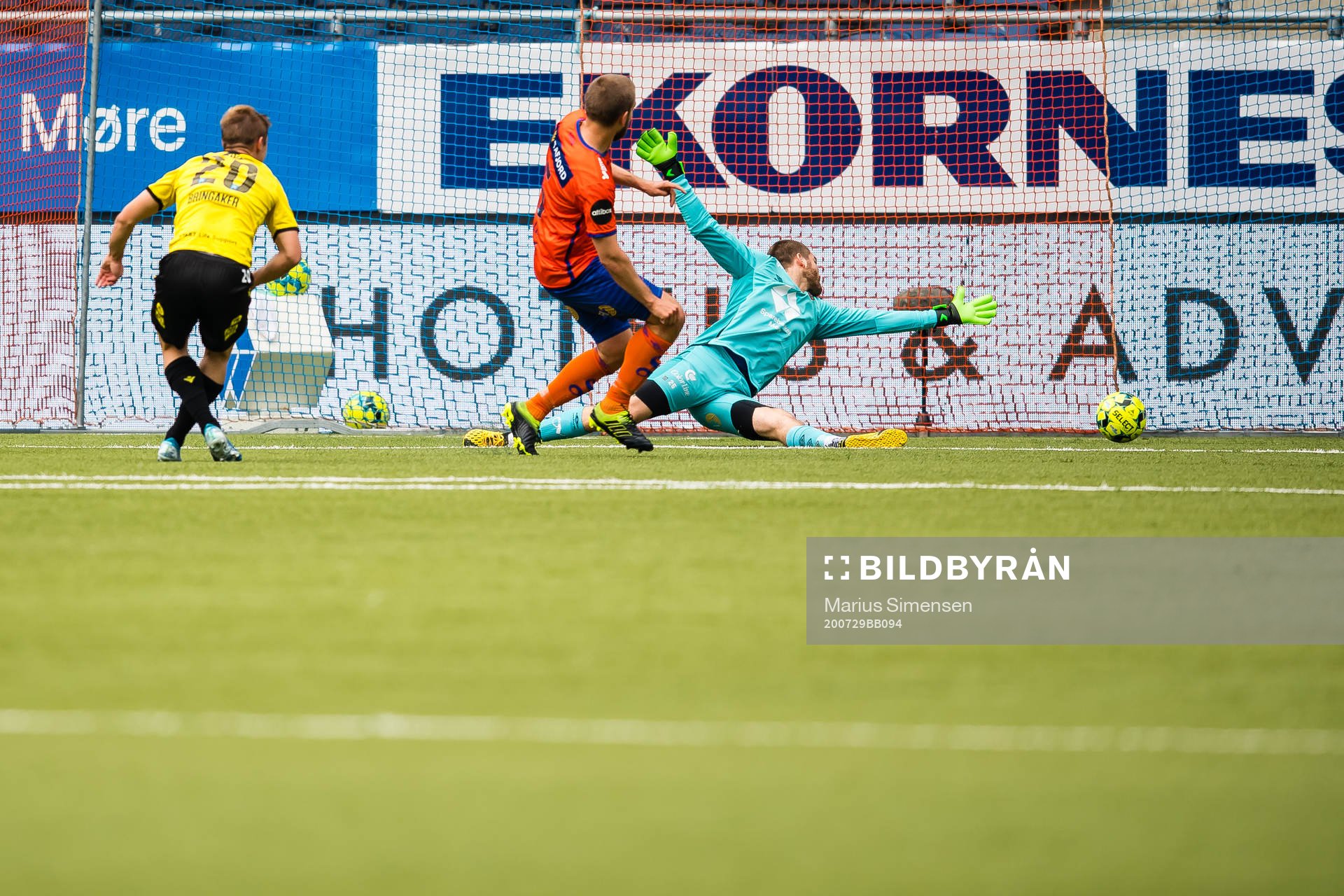 Mathias Idsøe Bringaker of Start scores the 0-1 goal