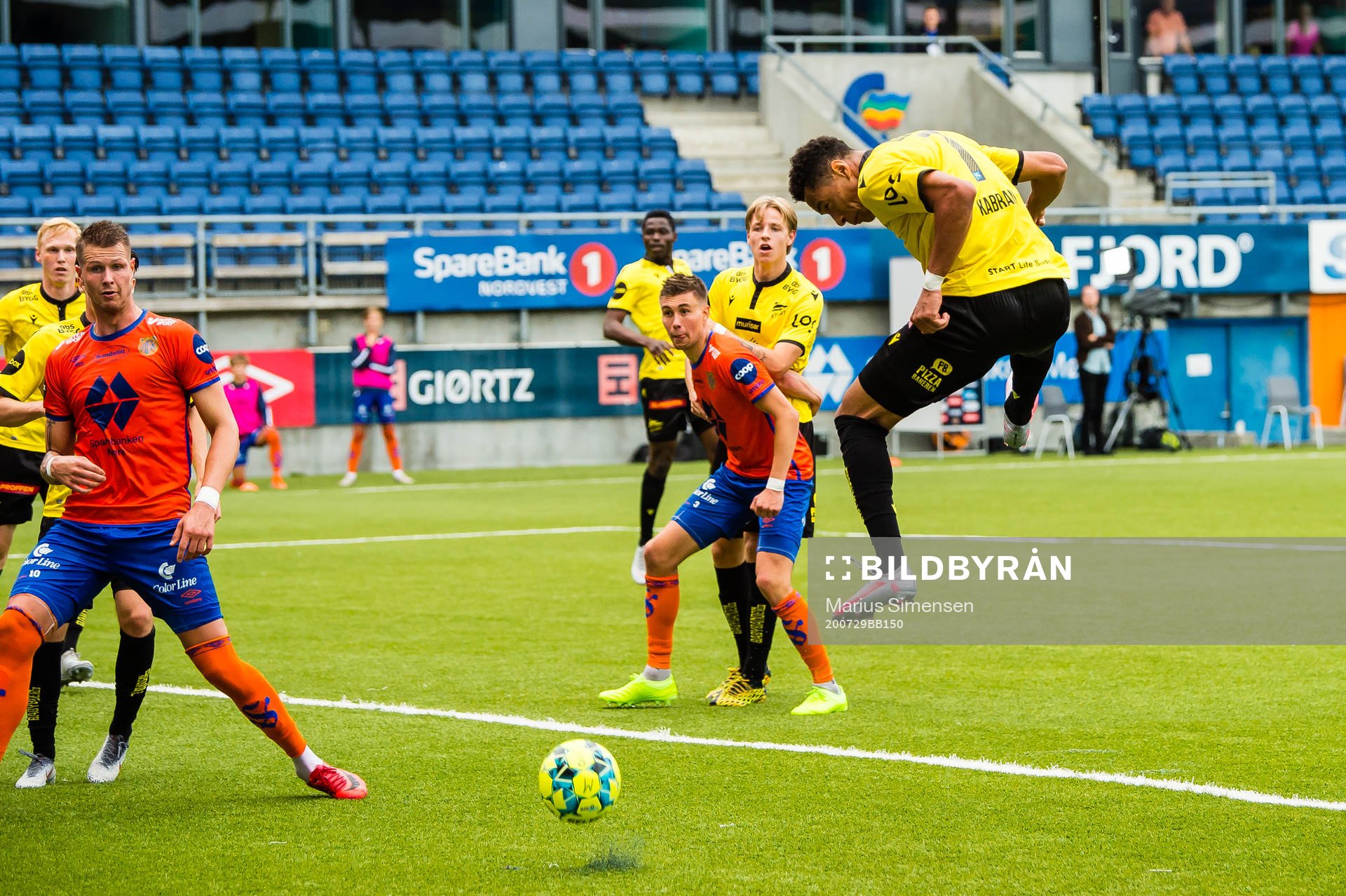 Kevin Alexander Kabran of Start missing a chance to score