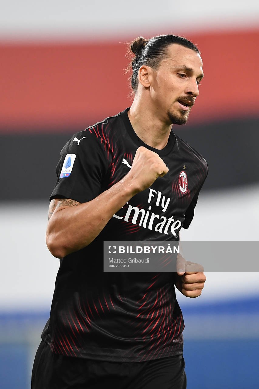 Zlatan Ibrahimovic of AC Milan celebrates