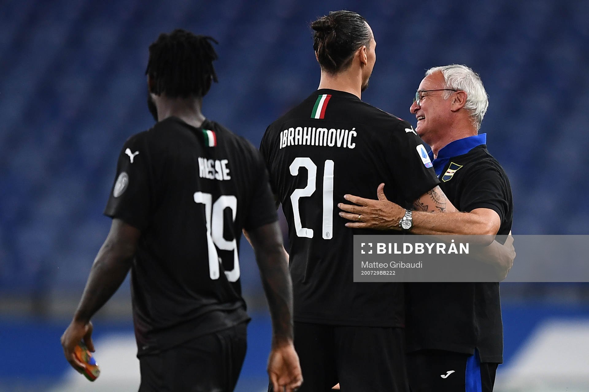 Zlatan Ibrahimovic of AC Milan and Claudio Ranieri, head coach of Sampdoria after the Serie A match between Sampdoria and Milan on July 29, 2020 in Genoa.