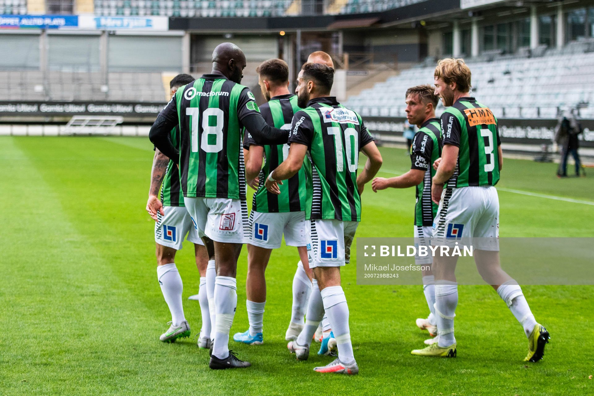 GAIS Mervan Celik jublar med lagkamrater efter 1-1 under fotbollsmatchen i Superettan mellan GAIS och Ljungskile den 29 juli 2020 i Göteborg.