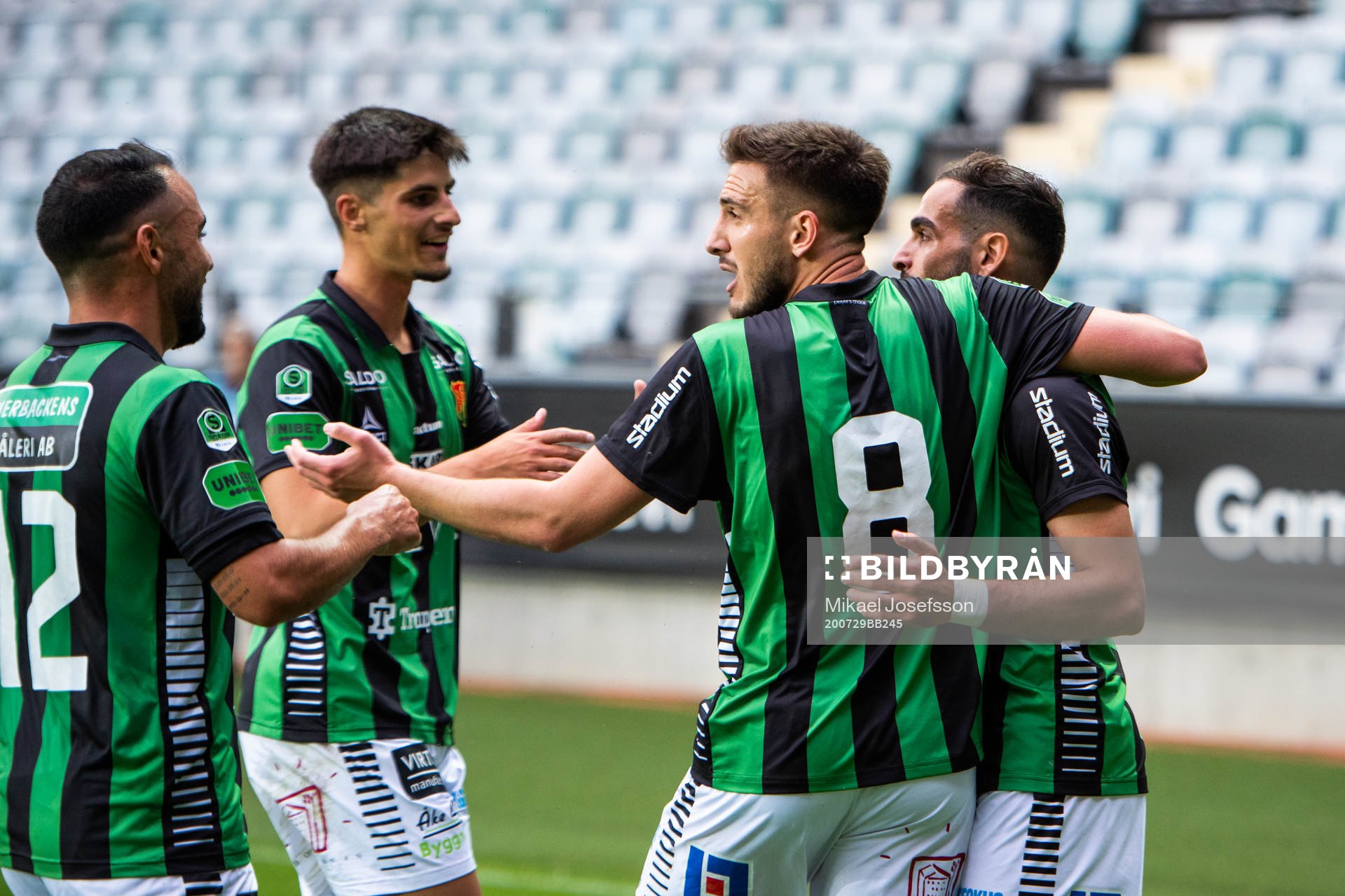 GAIS Haris Cirak och Mervan Celik jublar