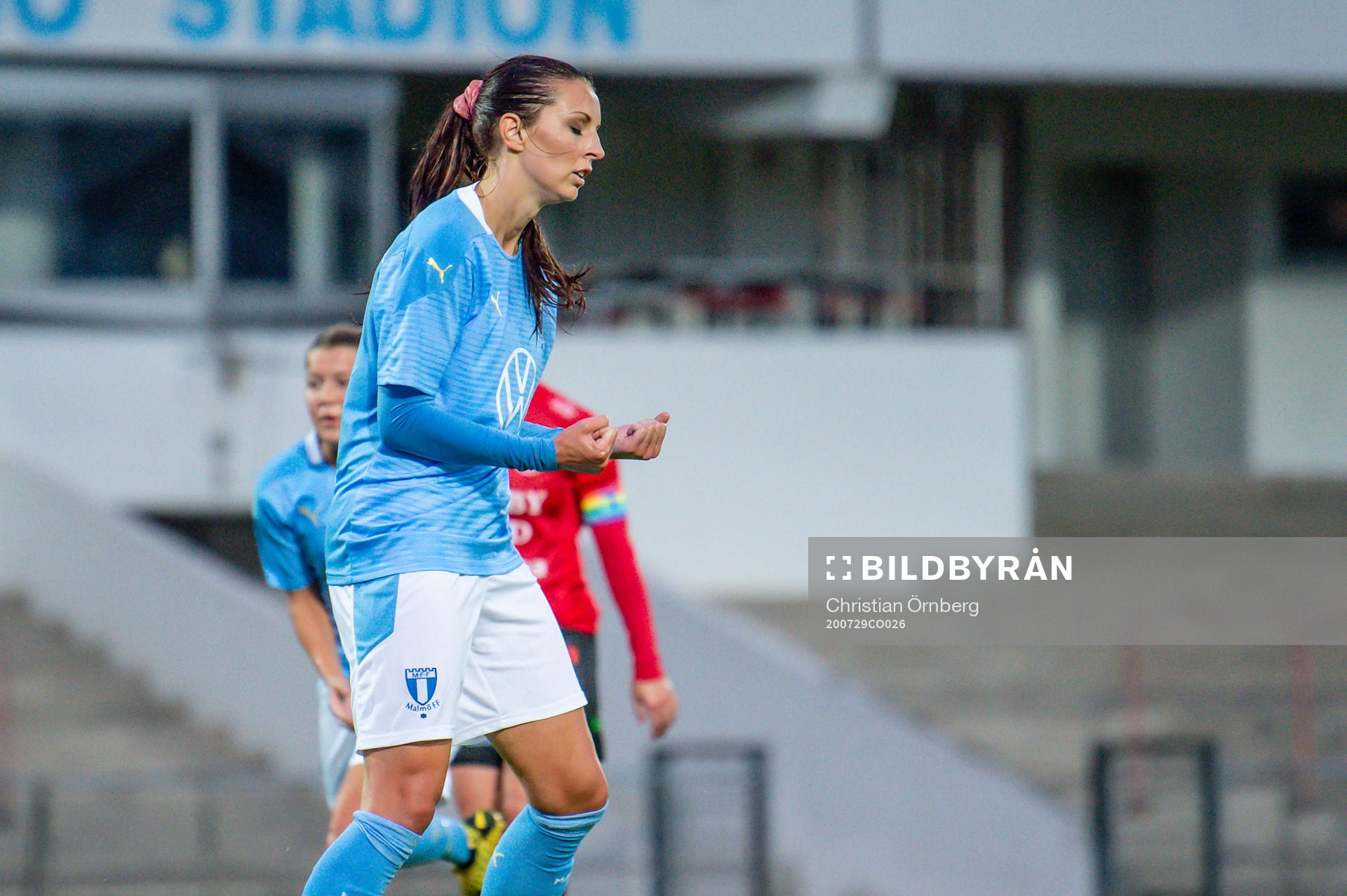 Malmö FFs Malin Gunnarsson jublar efter 1-1 på straff under träningsmatchen mellan Malmö FF och Trelleborg den 29 juli 2020 i Malmö.