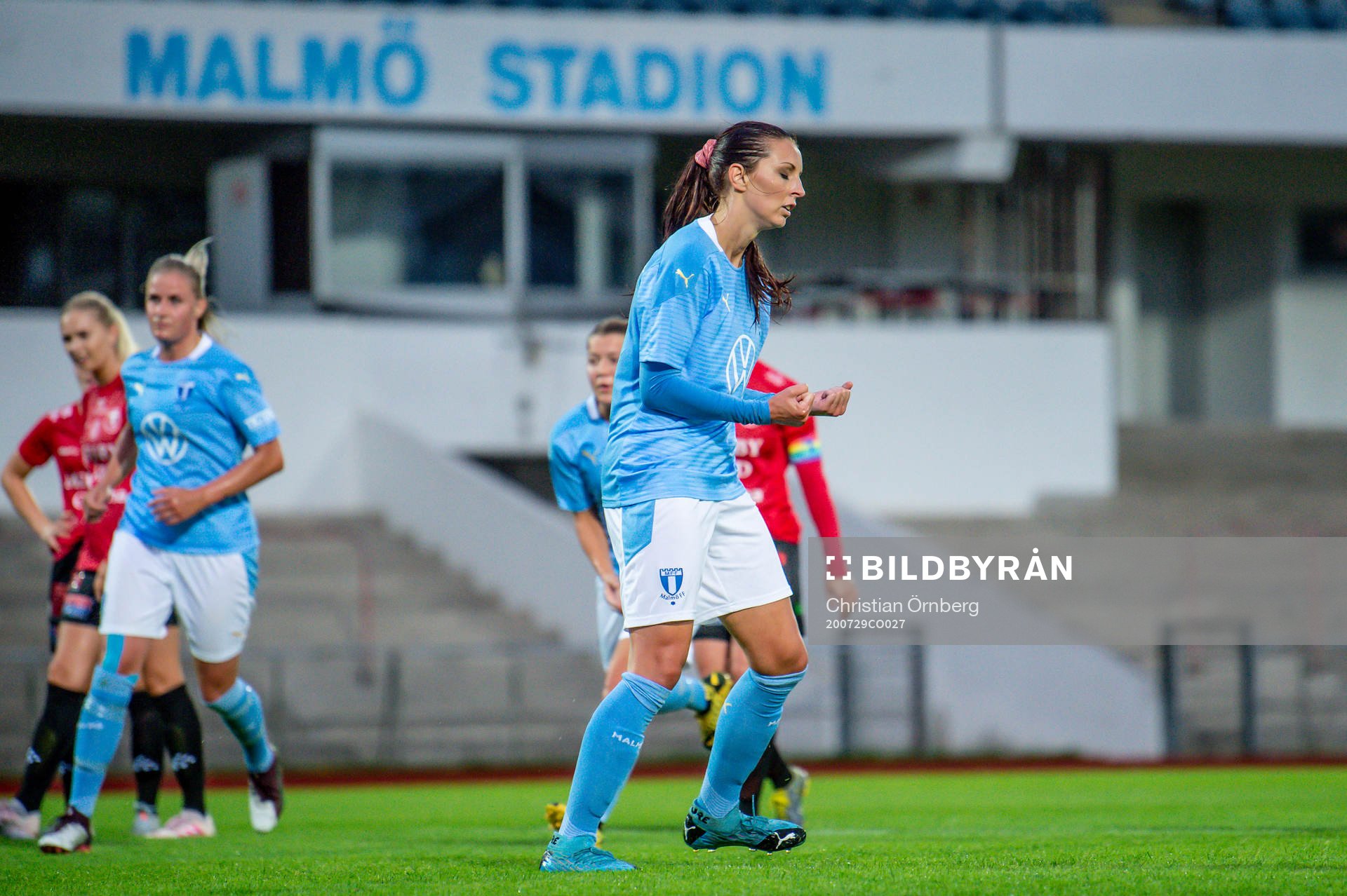 Malmö FFs Malin Gunnarsson jublar efter 1-1 på straff under träningsmatchen mellan Malmö FF och Trelleborg den 29 juli 2020 i Malmö.