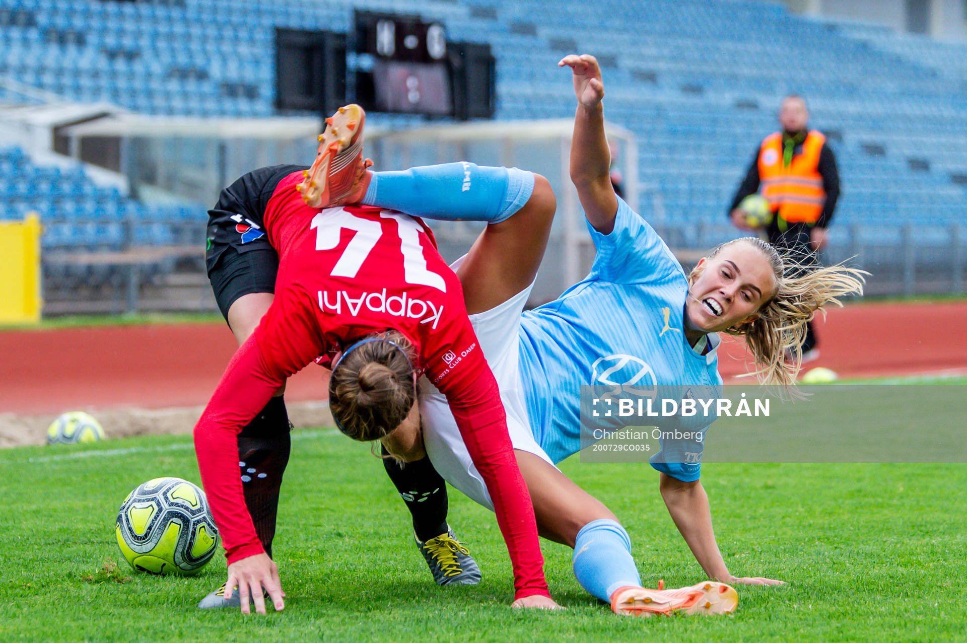 Trelleborgs Sandra Nilsson mot Malmö FFs Elin Björklund