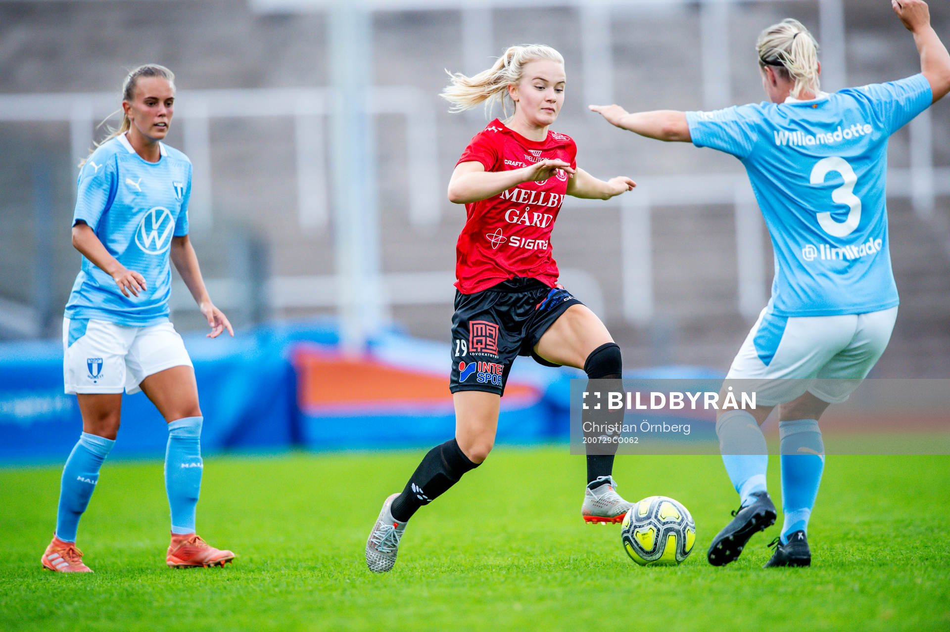 Trelleborgs Matilda Liljeforsmot Malmö FFs Elin Björklund