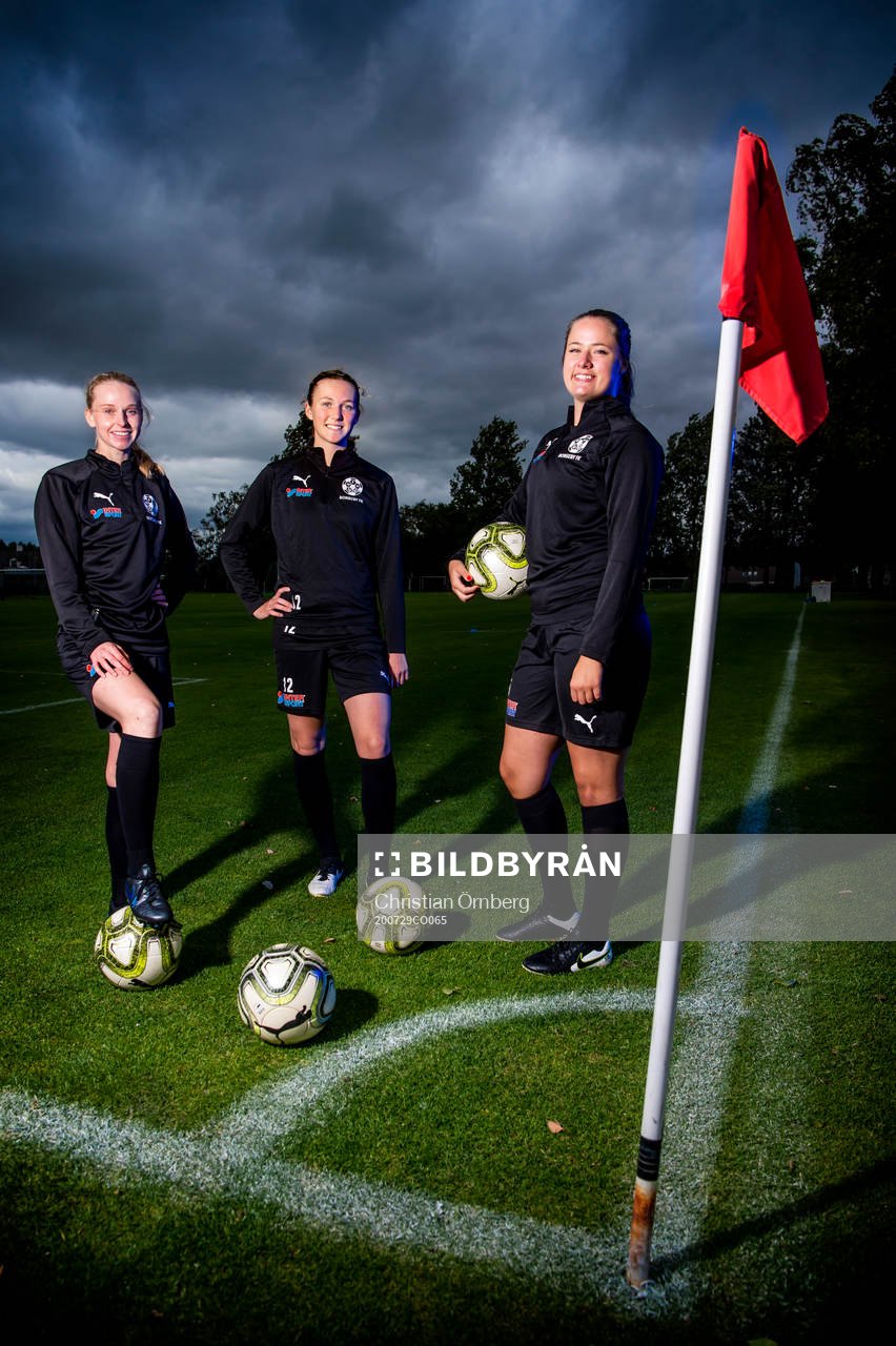 Fotbollscollege i USA. Borgeby FK har flera spelare som har gått eller ska gå och spela fotboll på college i USA. Sofia Anker Kofoed, Louise Hayden och Thea Birgerud poserar för ett porträtt den 29 juli 2020 i Borgeby.
