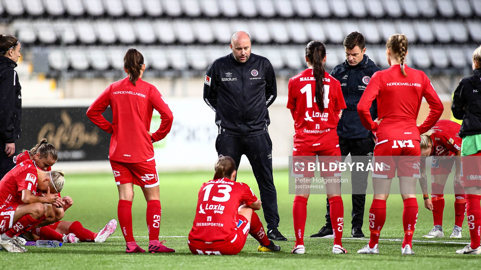 Örebros spelare med tränare Martin Skogman och Stefan