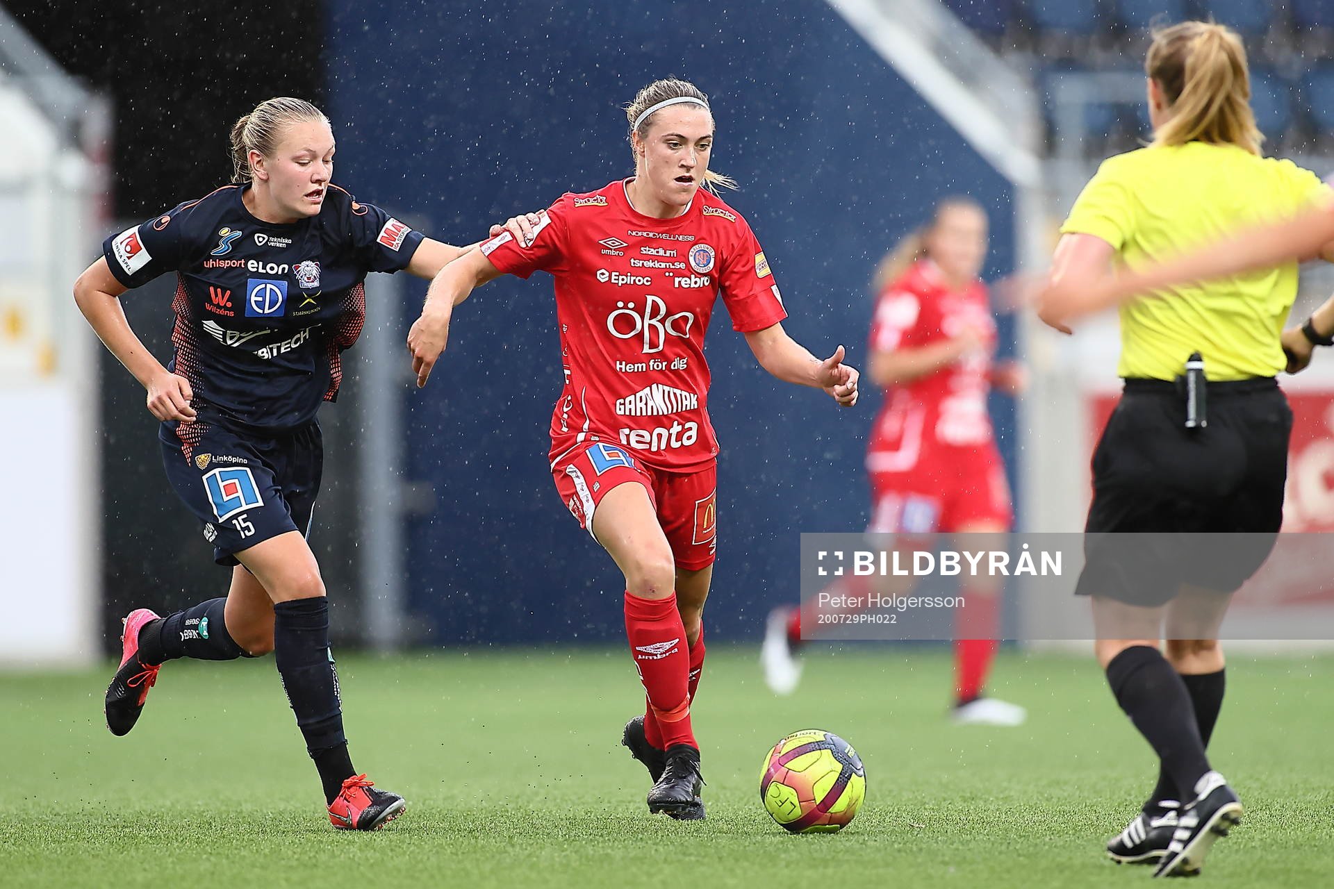 Linköpings Frida Leonhardsen Maanum och Örebros Freja