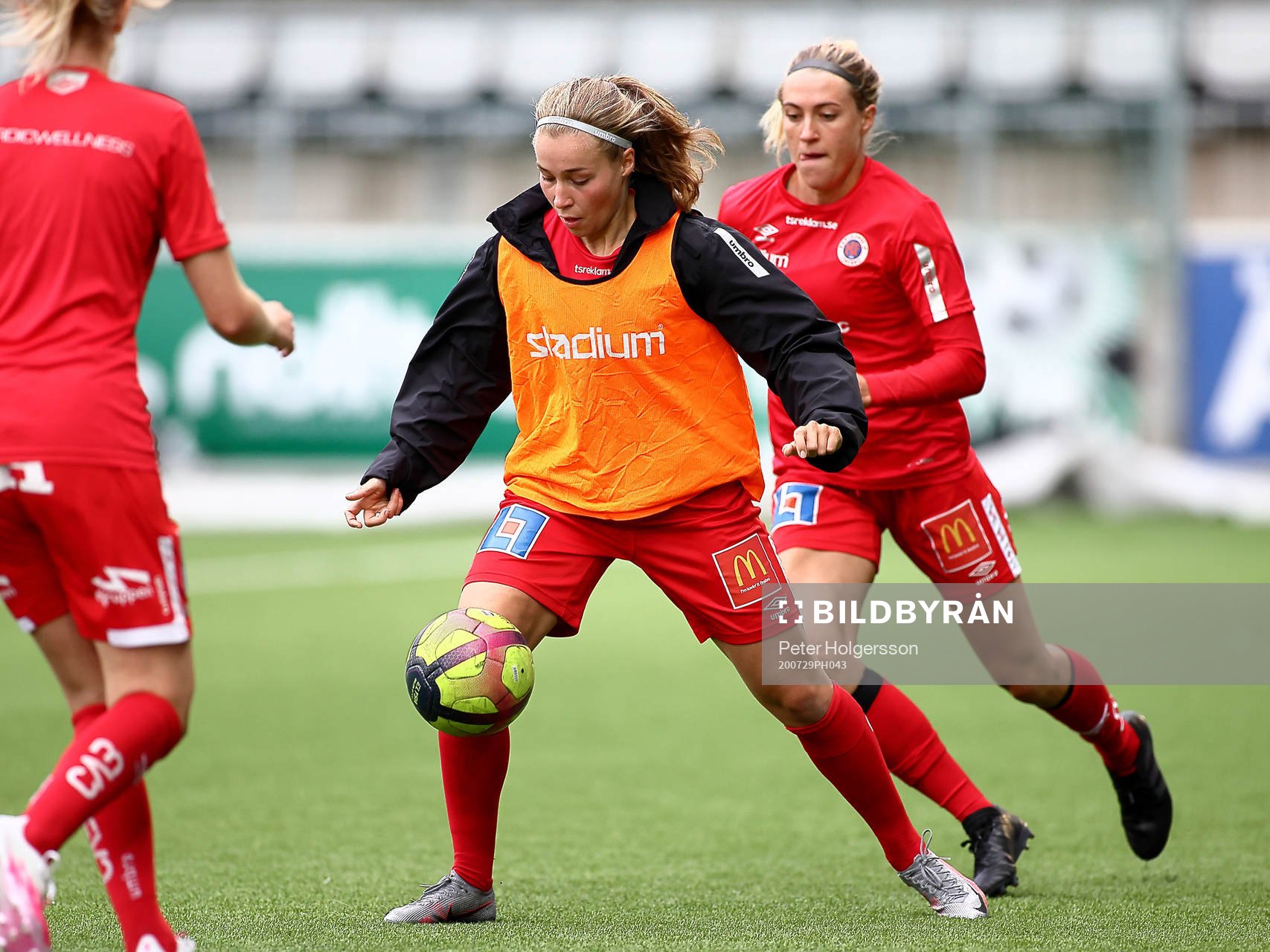 Örebros Heidi Kollanen före fotbollsmatchen i