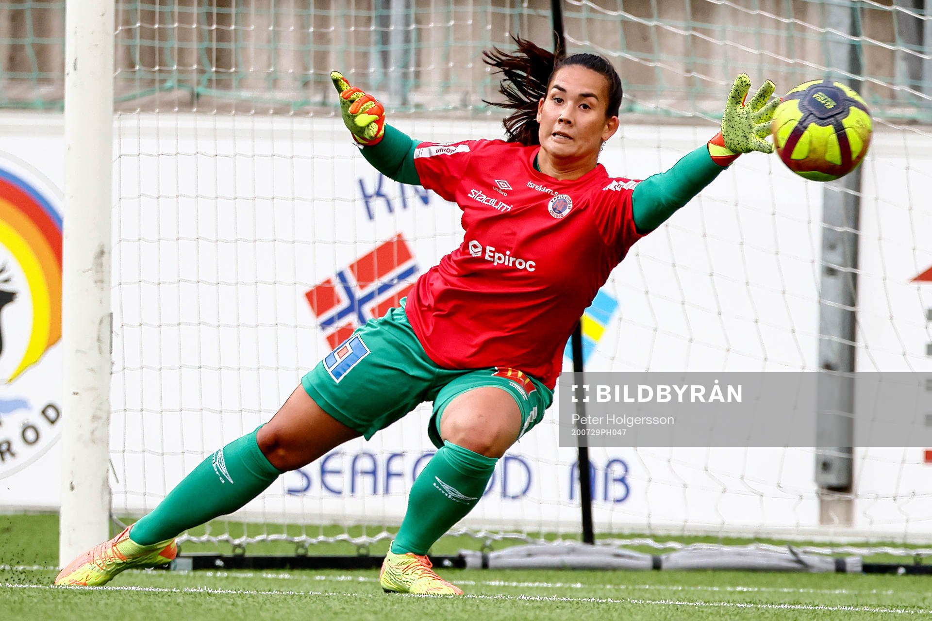 Örebros målvakt Mimmi Paulsson-Febo före fotbollsmatchen