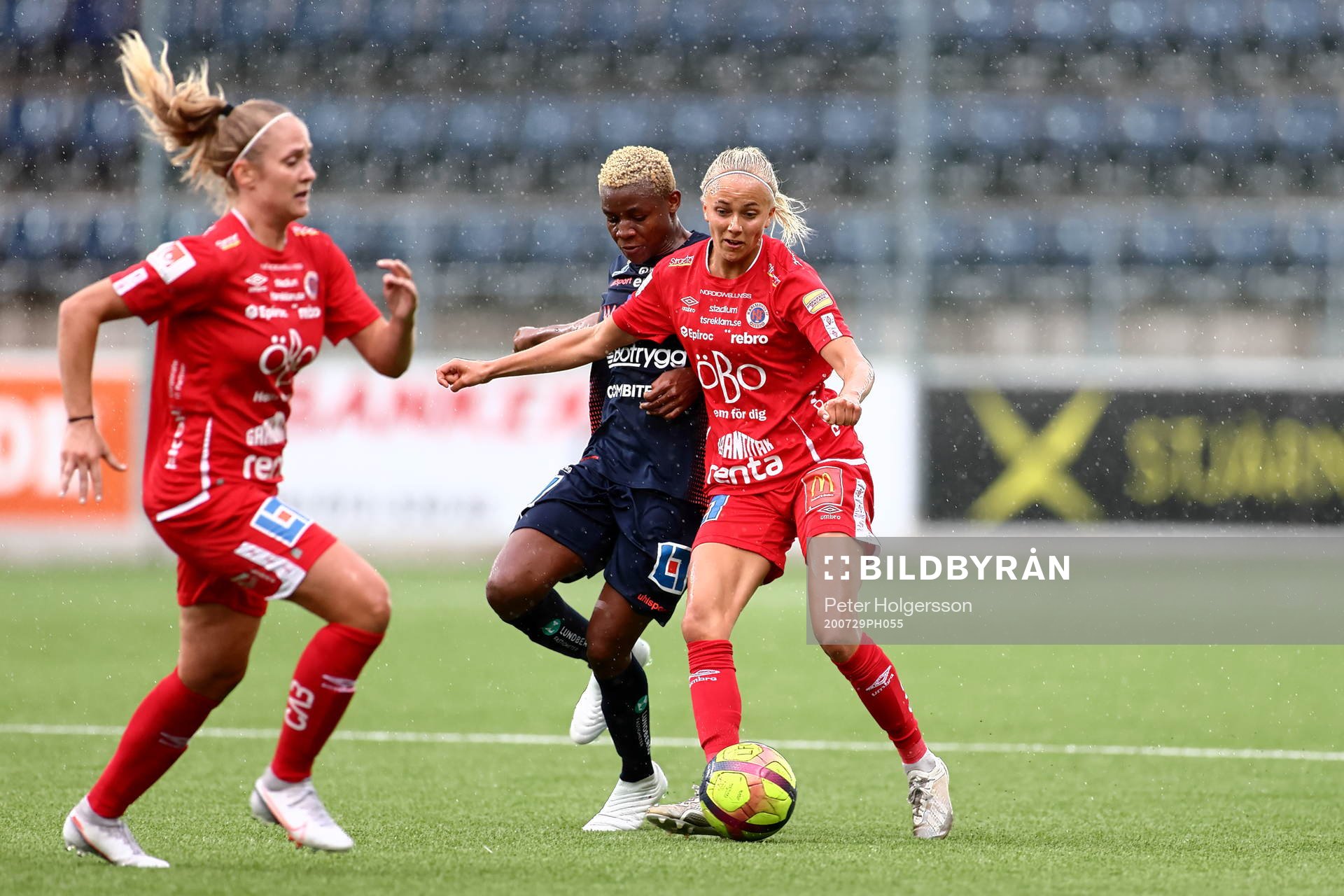 Örebros Sara Lilja-Vidlund och Linköpings Uchenna Grace