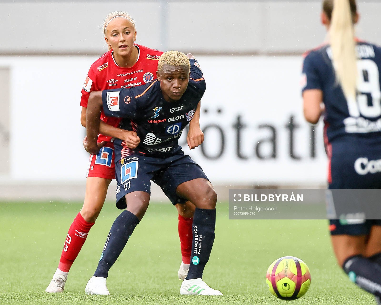 Örebros Sara Lilja-Vidlund och Linköpings Uchenna Grace