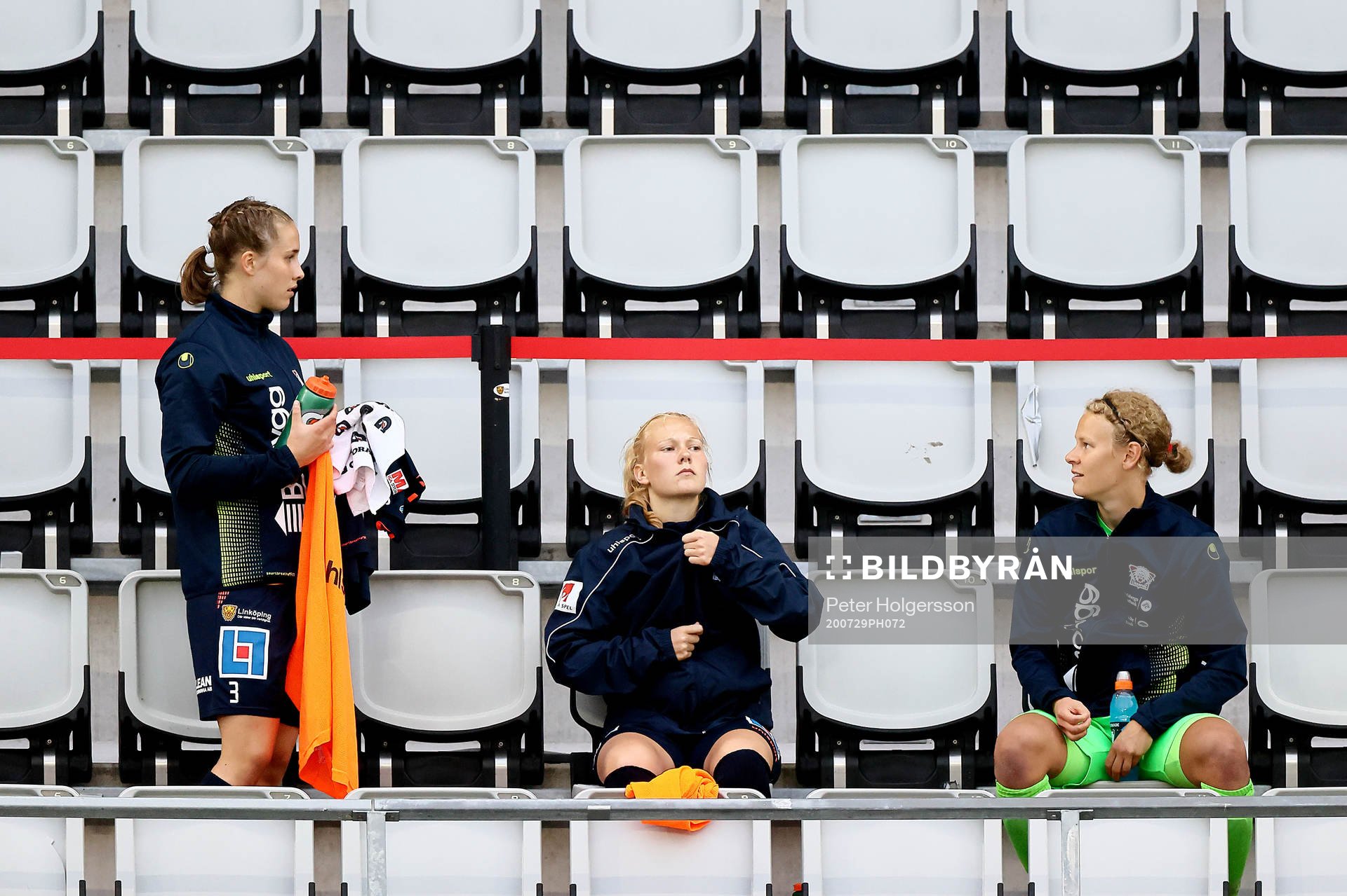 Linköpings Johanna Alm, Sofie Bredgaard och målvakt Cajsa