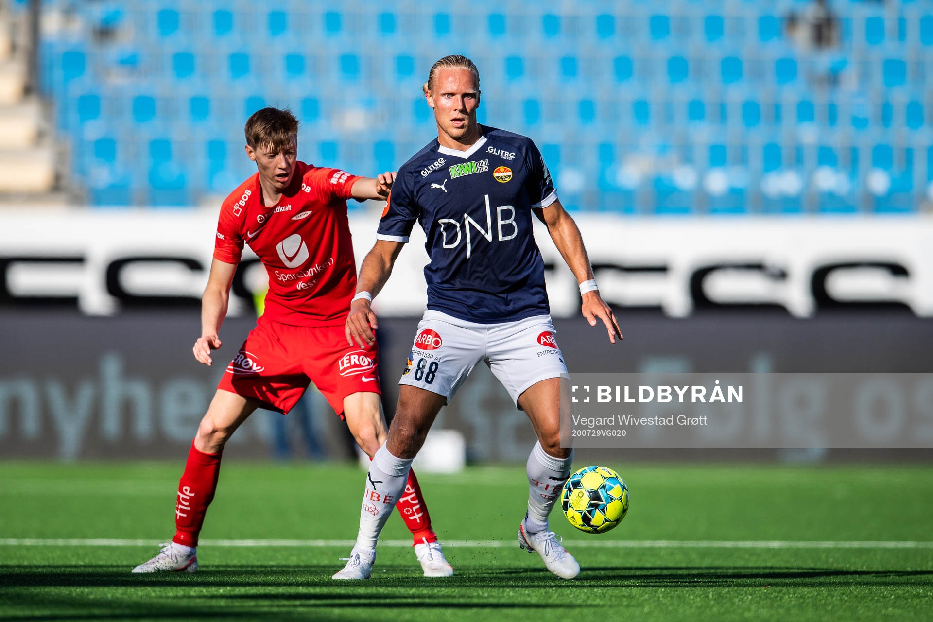 Ole Martin Kolskogen of Brann and Lars-Jørgen Salvesen of