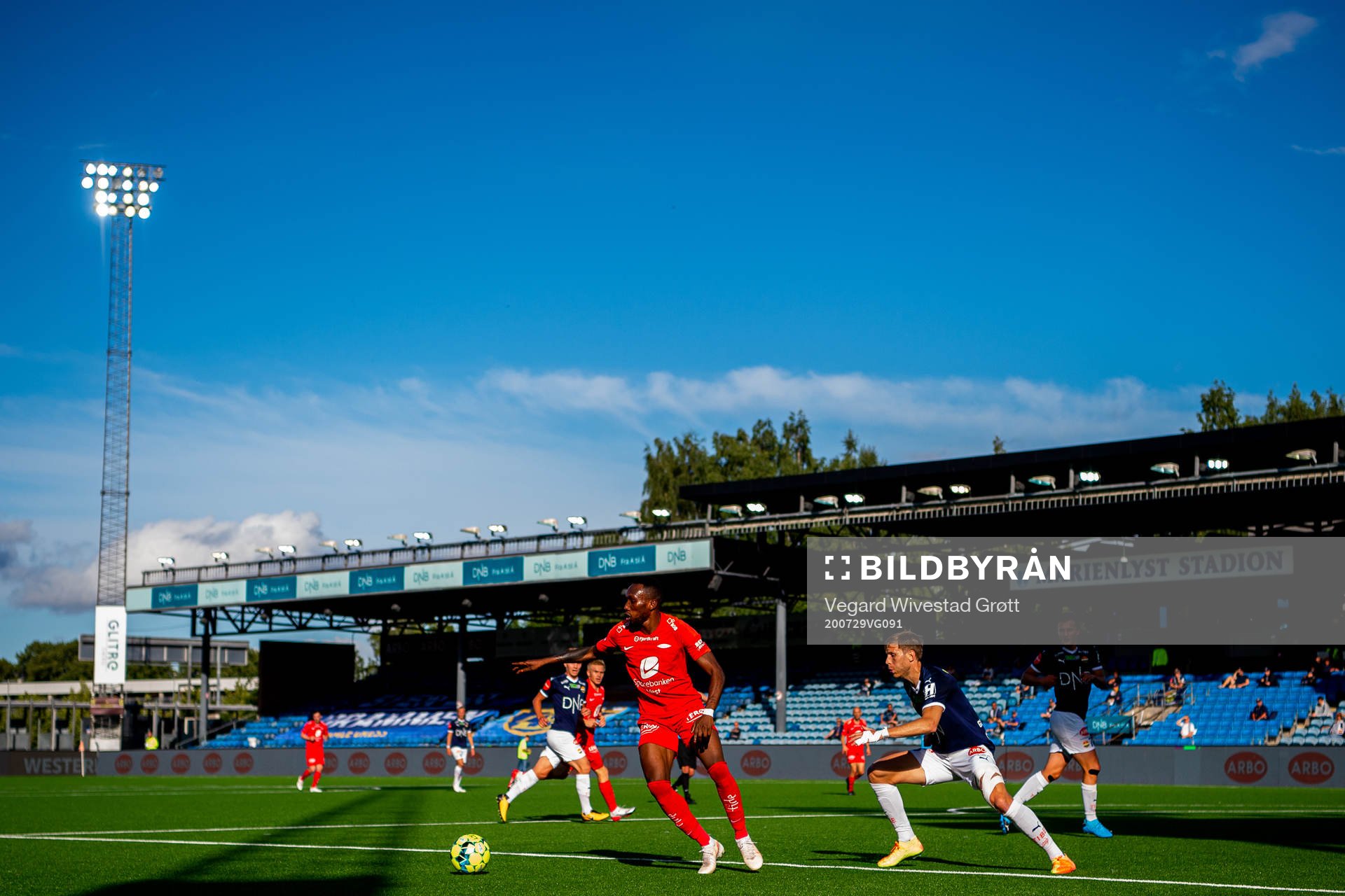 Daouda Bamba of Brann and Niklas Gunnarsson of Strømsgodset
