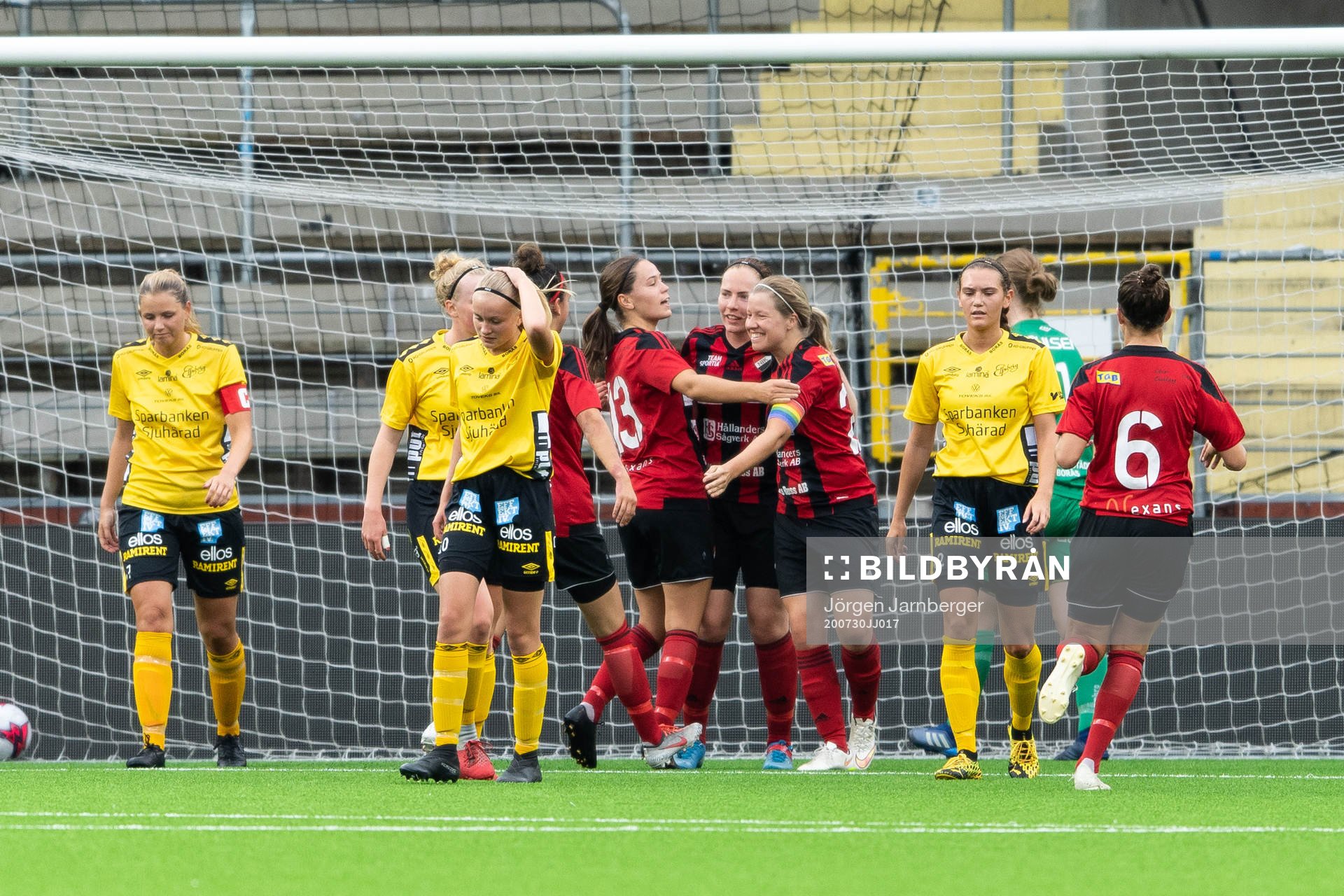 Nittorps Klara Lindberg jublar med lagkamraterna