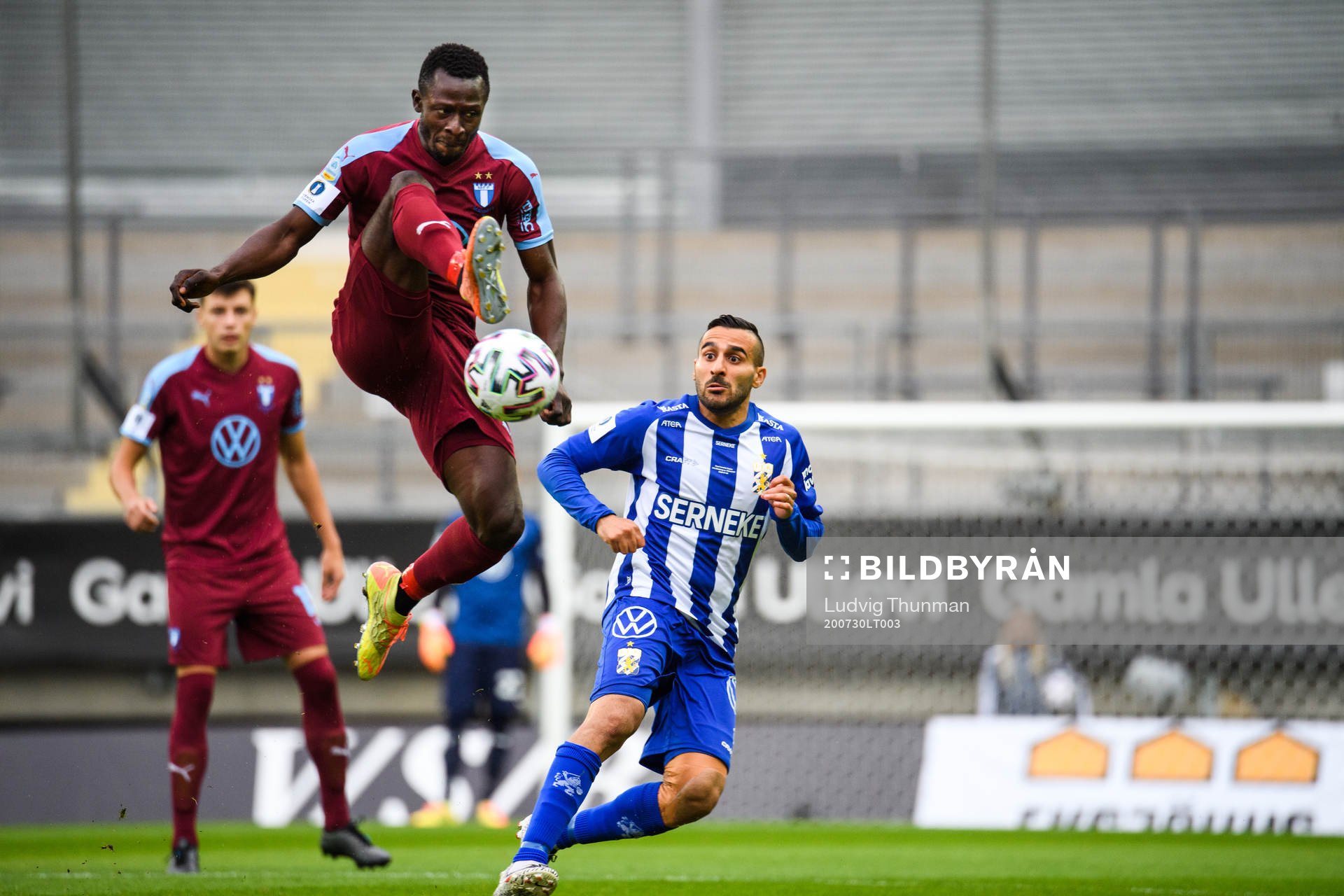 IFK Göteborgs Sargon Abraham och Malmö FFs Bonke Innocent