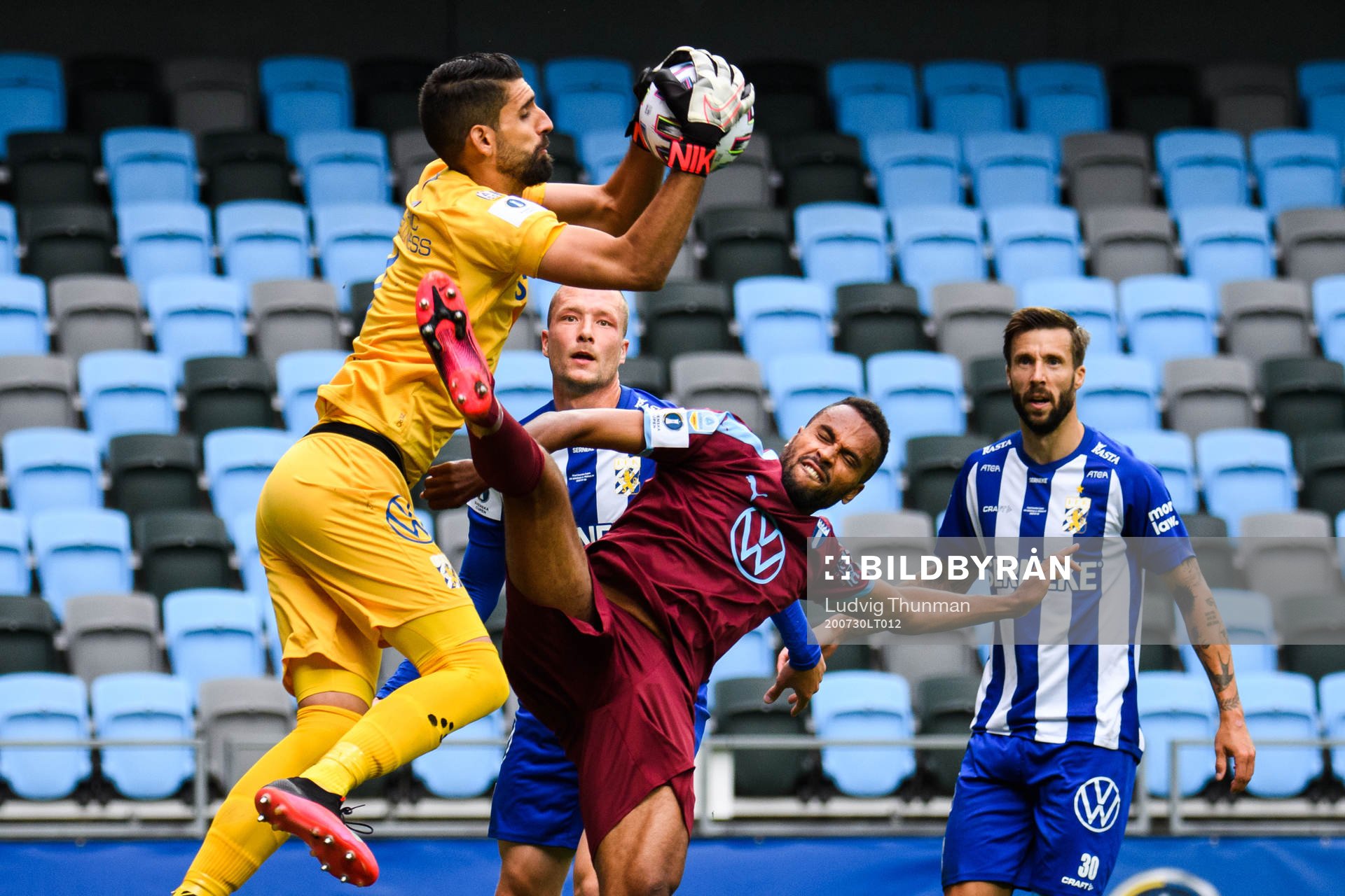 Malmö FFs Isaac Kiese Thelin och IFK Göteborgs målvakt