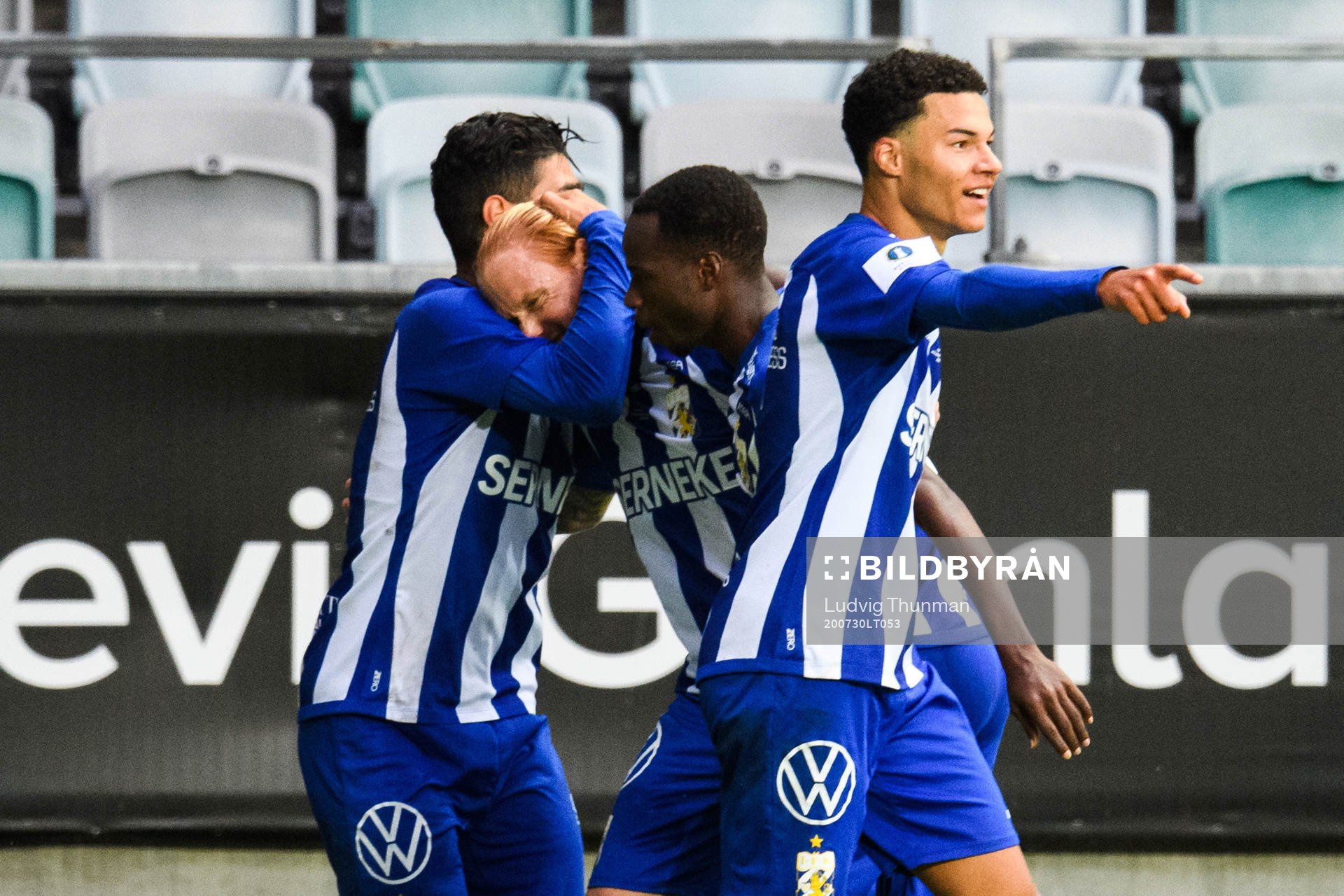 IFK Göteborgs Alexander Farnerud jublar med lagkamrater