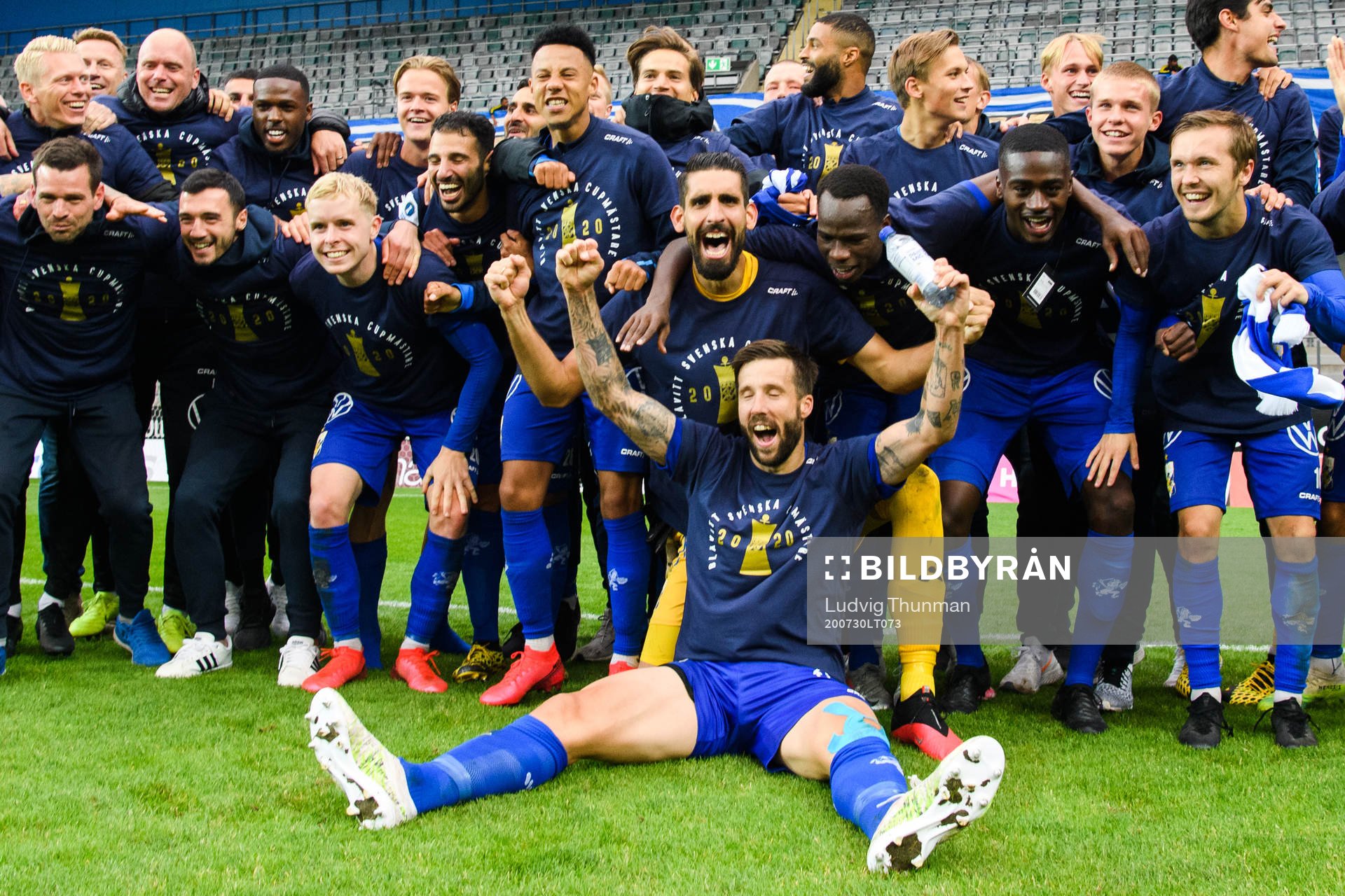 IFK Göteborgs spelare jublar med Mattias Bjärsmyr
