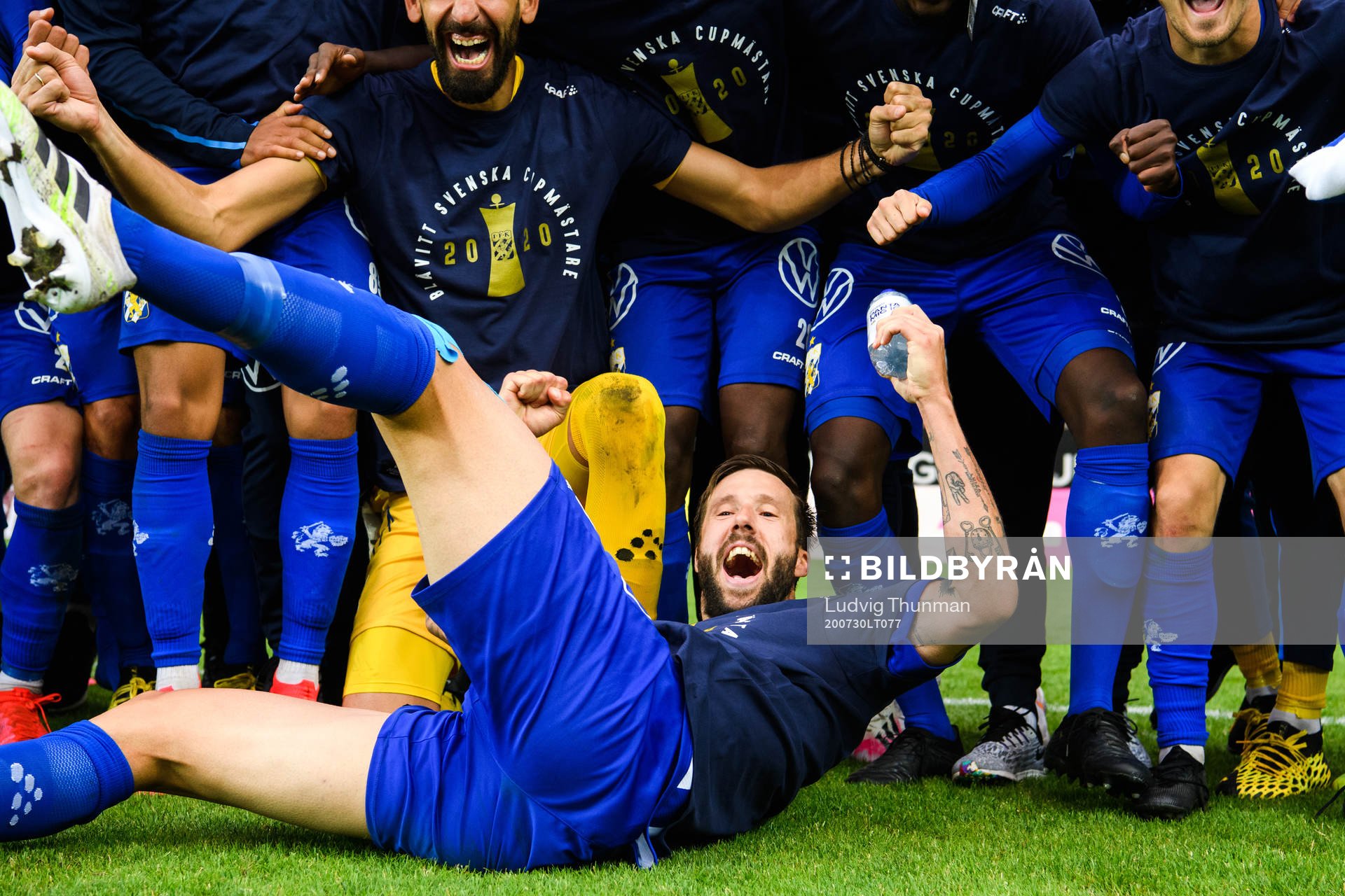 IFK Göteborgs spelare jublar med Mattias Bjärsmyr