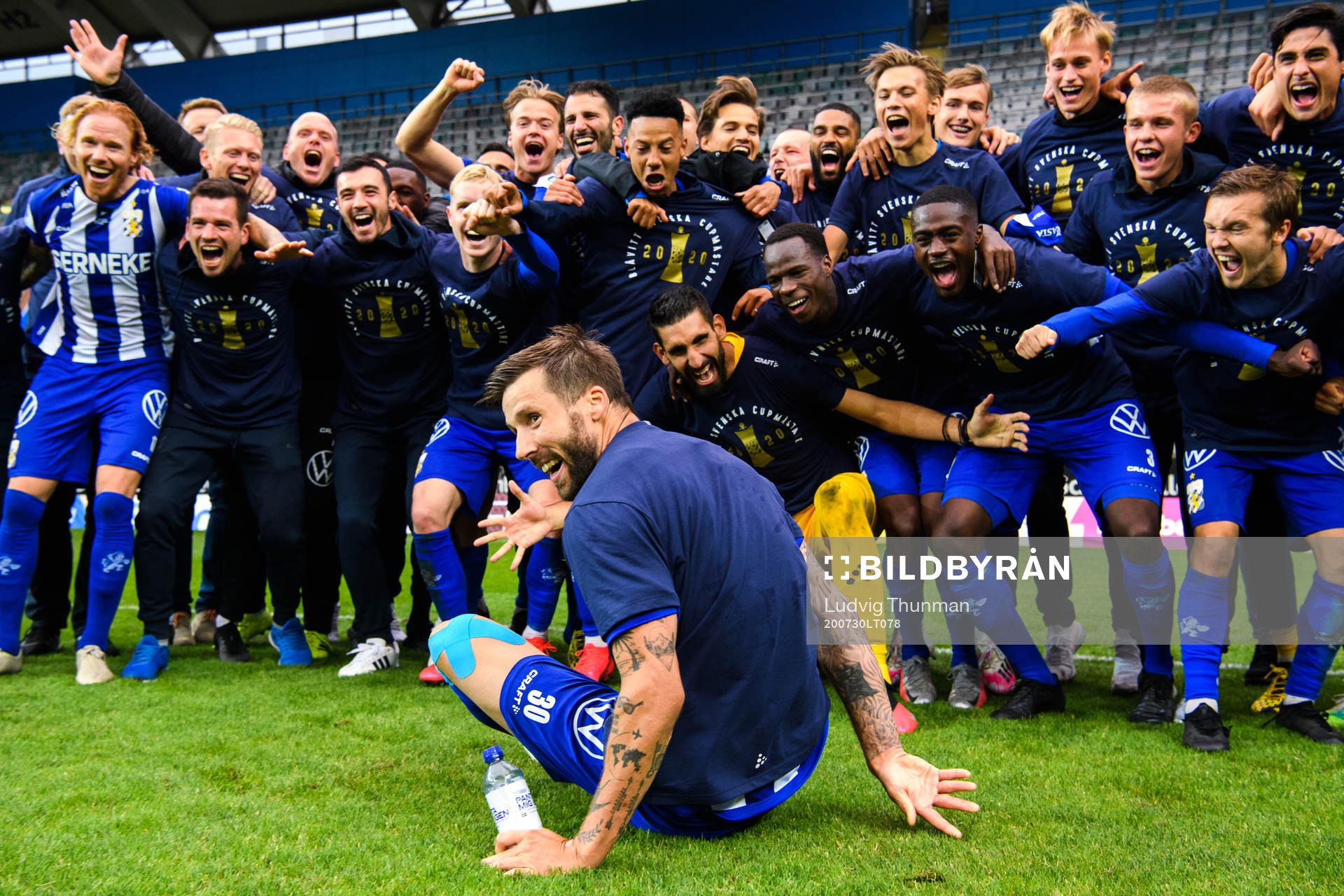 IFK Göteborgs spelare jublar med Mattias Bjärsmyr
