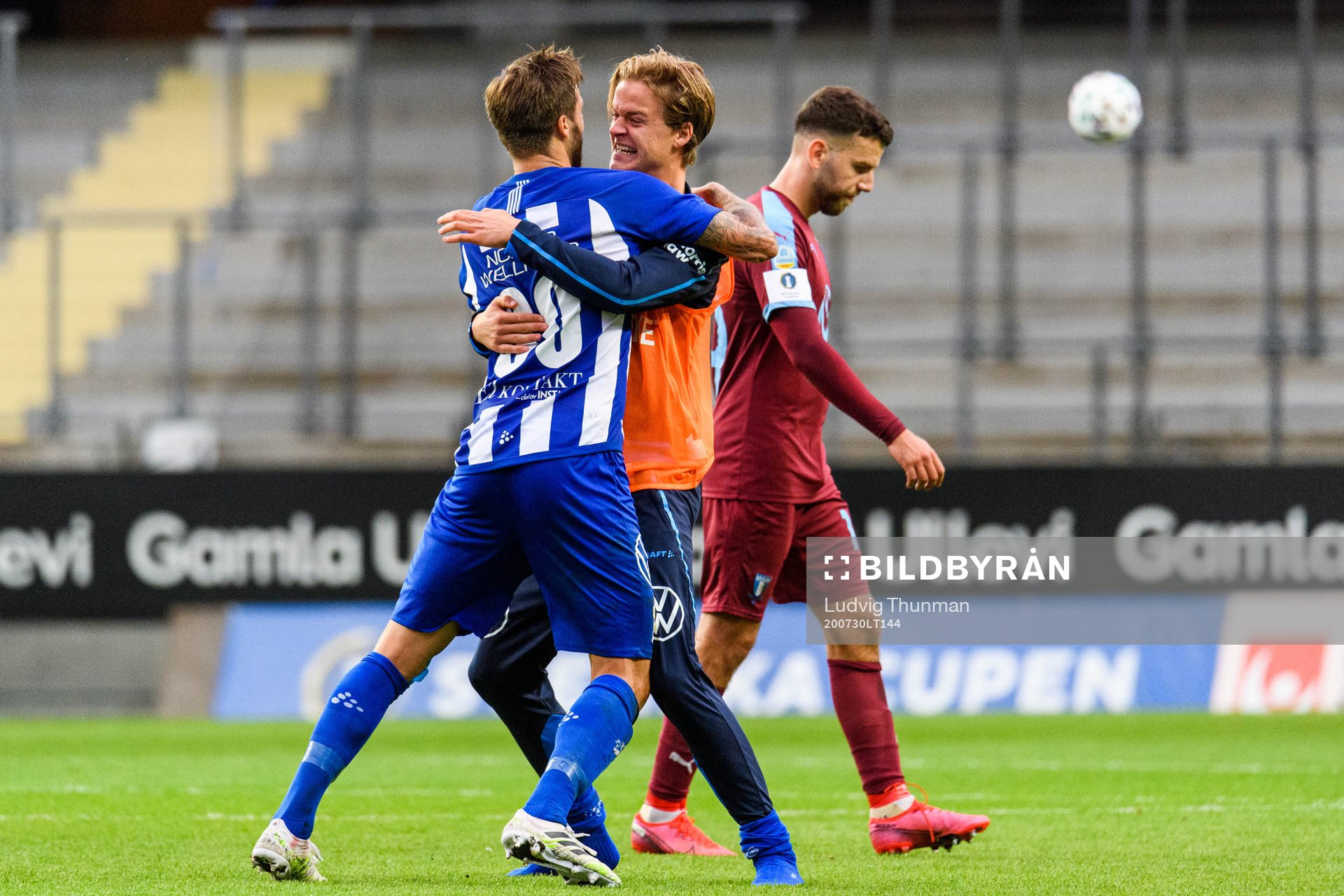 IFK Göteborgs August Erlingmark kramar om Mattias