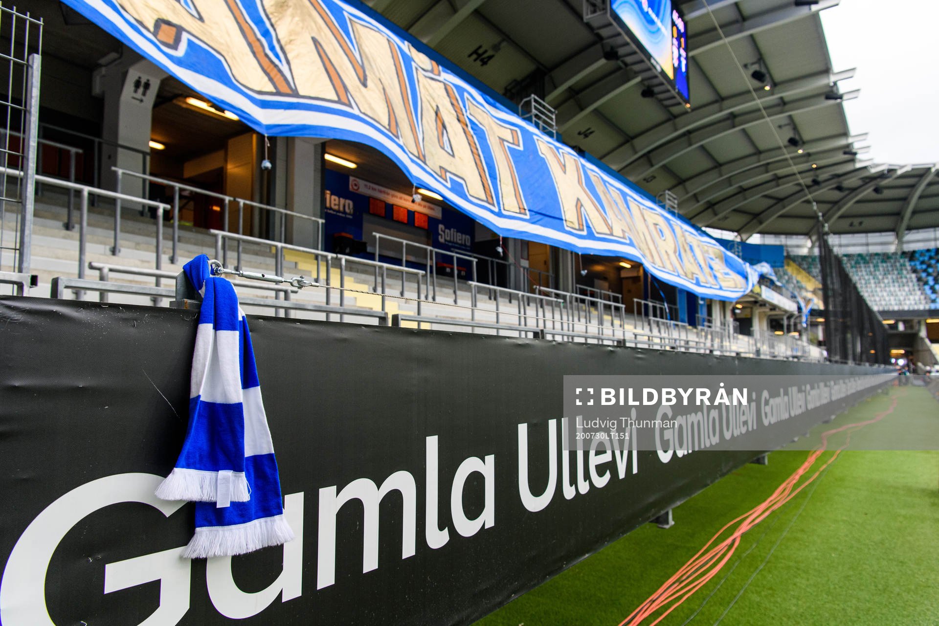 En IFK Göteborg halsduk fastknuten på