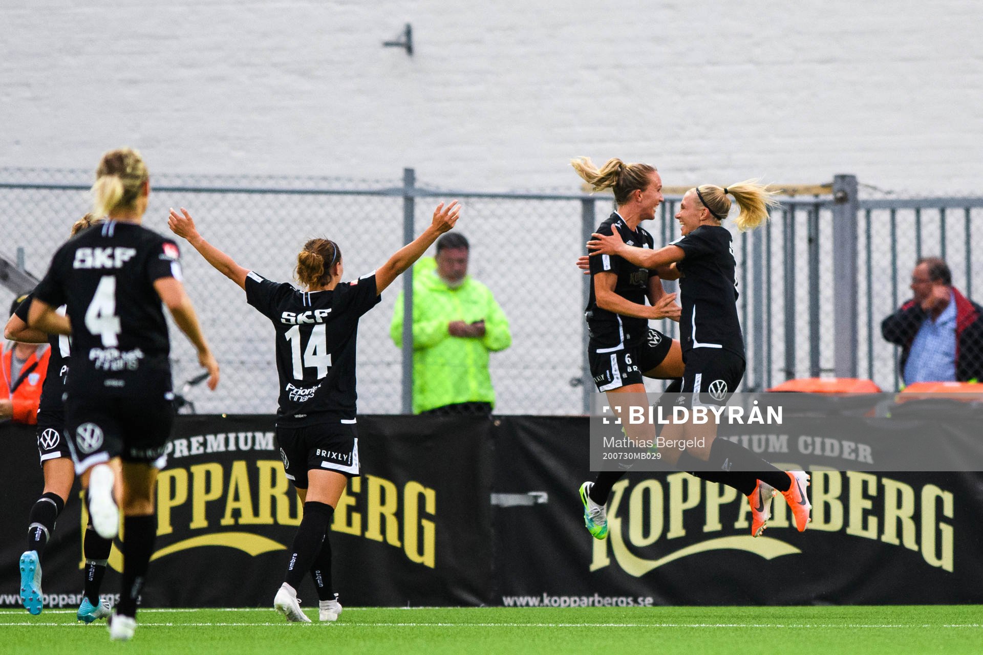 Göteborgs Julia Roddar och Emma Koivisto jublar