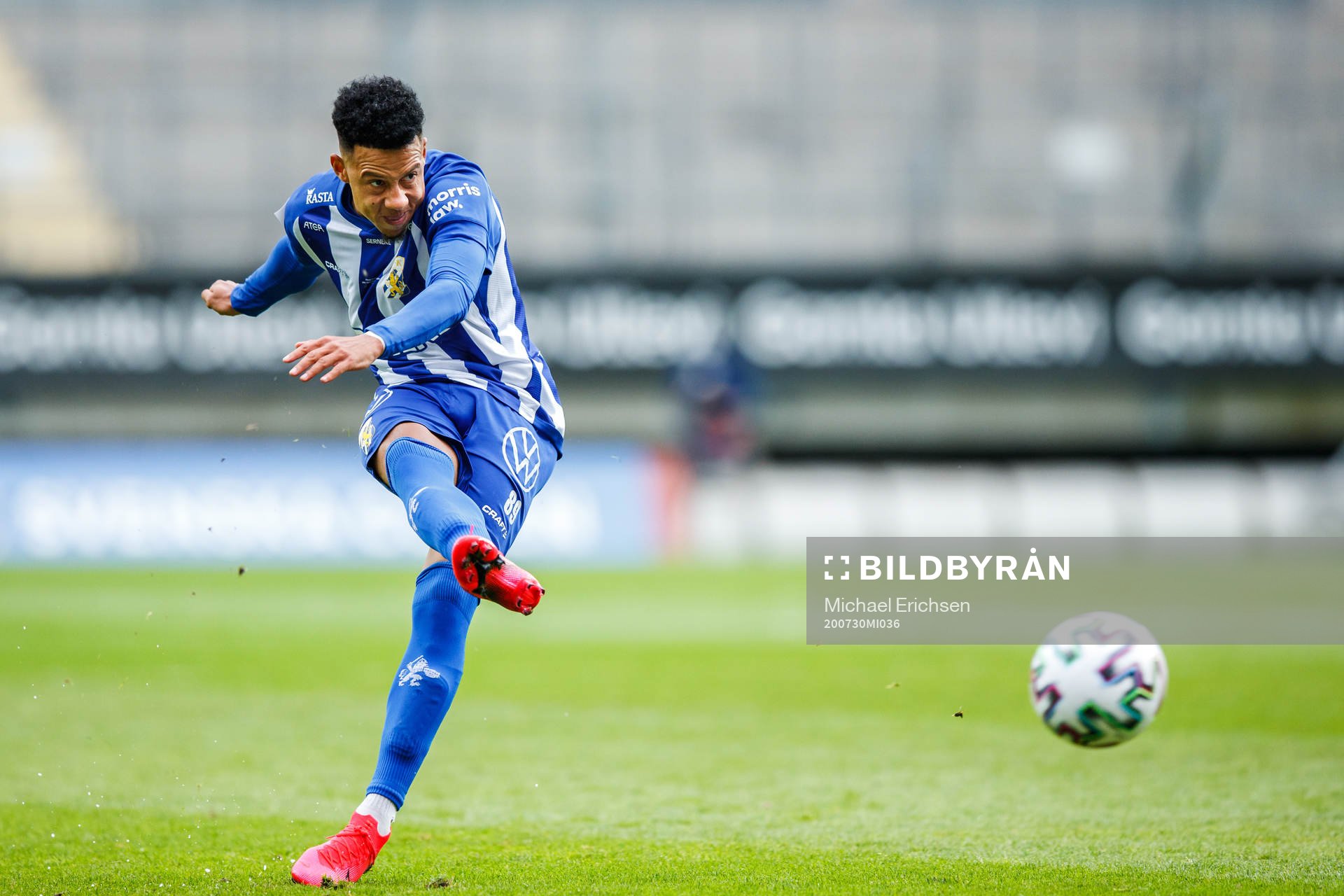IFK Göteborgs Tobias Sana med en frispark