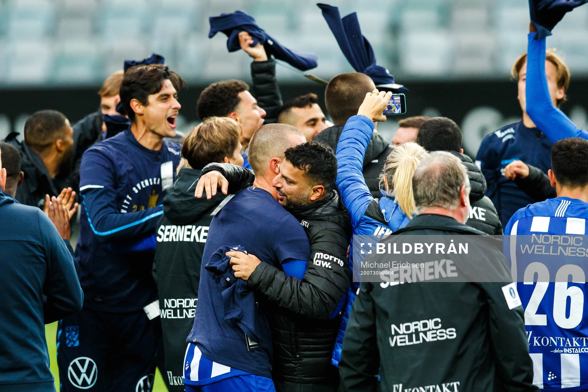 IFK Göteborgs tränare Poya Asbaghi jublar