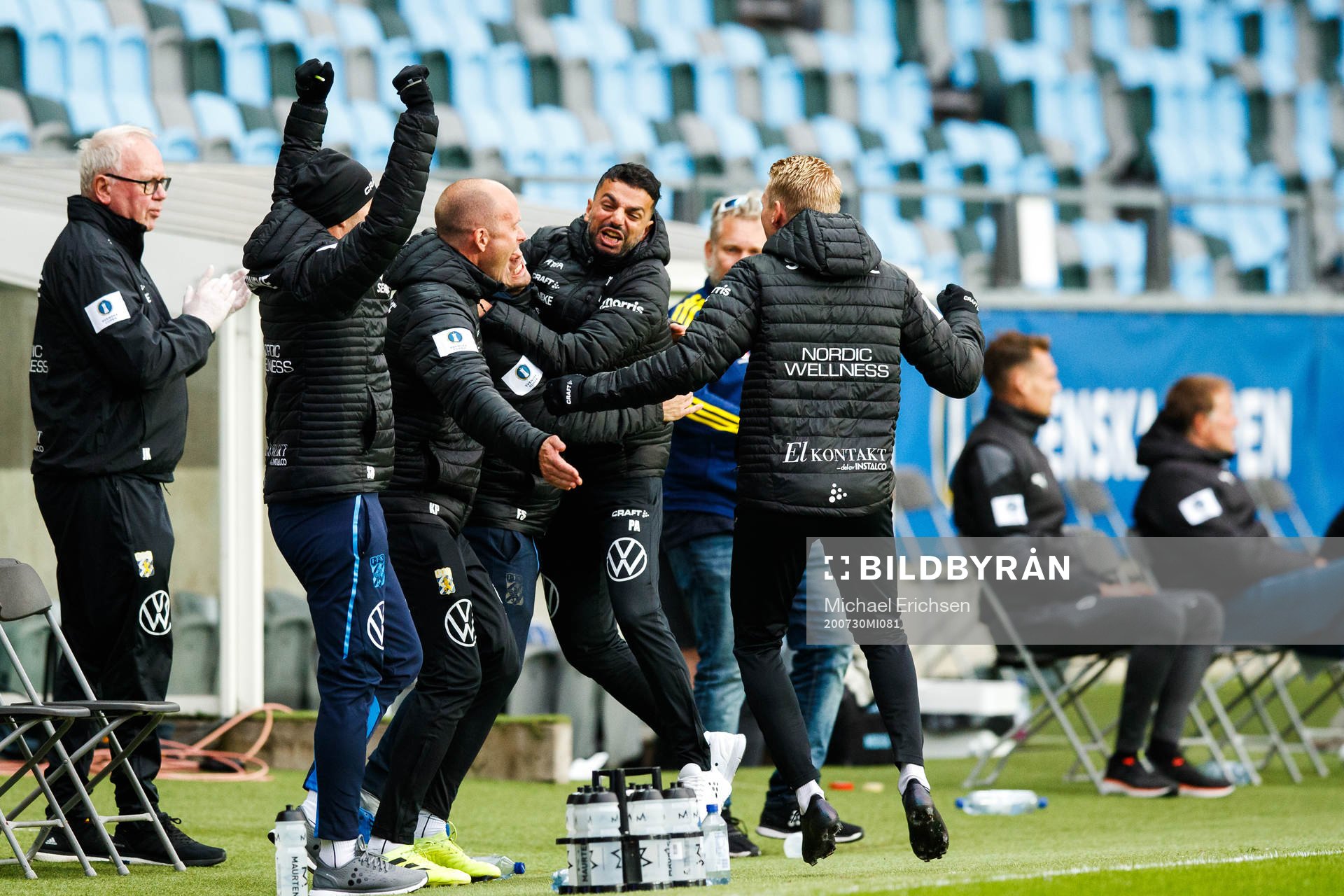 IFK Göteborgs tränare Poya Asbaghi jublar