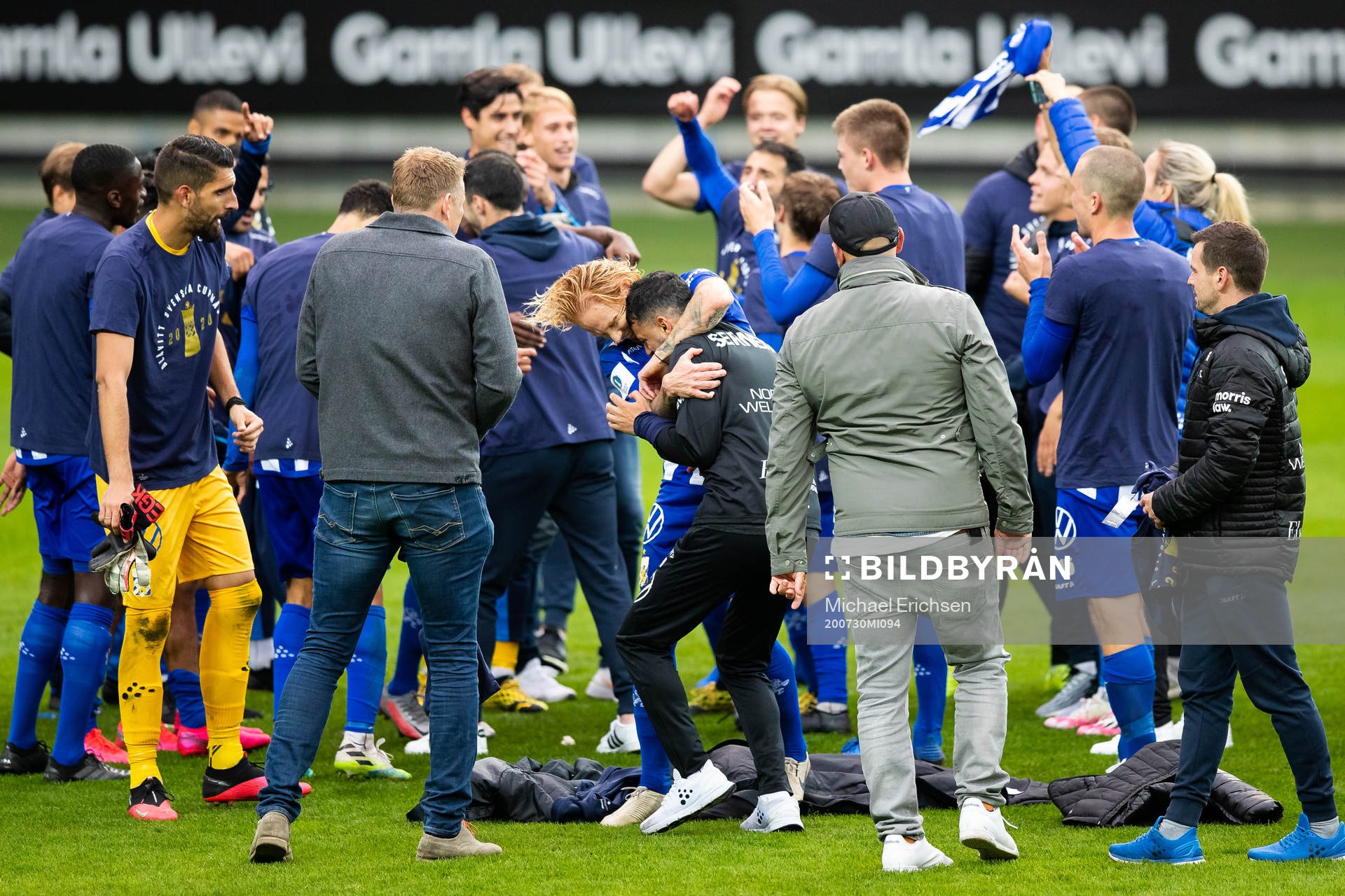 IFK Göteborgs Alexander Farnerud kramar om tränare Poya