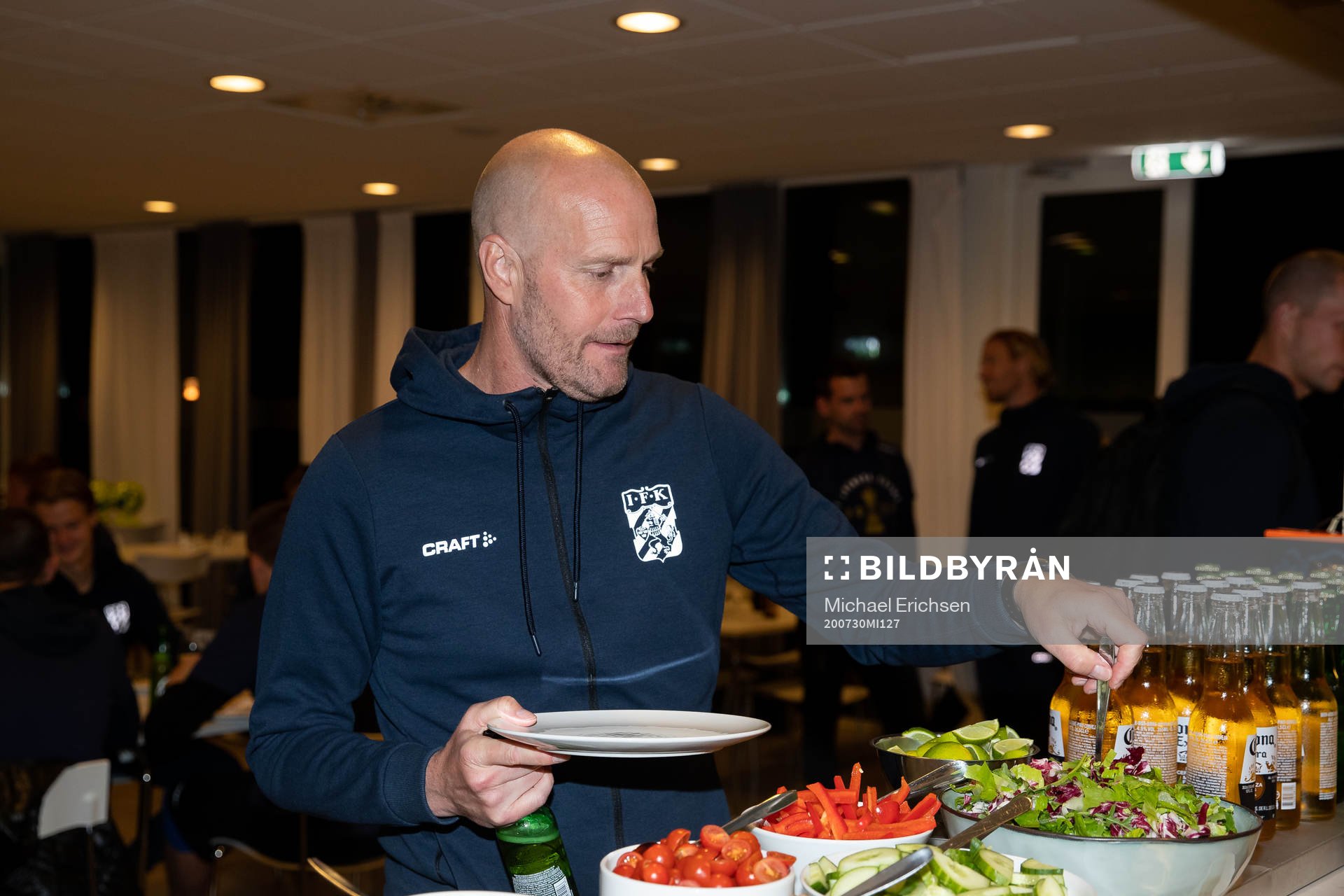 IFK Göteborgs målvaktstränare Stefan Remnér under guldfirandet efter finalen i Svenska Cupen mellan IFK Göteborg och Malmö FF den 30 juli 2020 i Göteborg