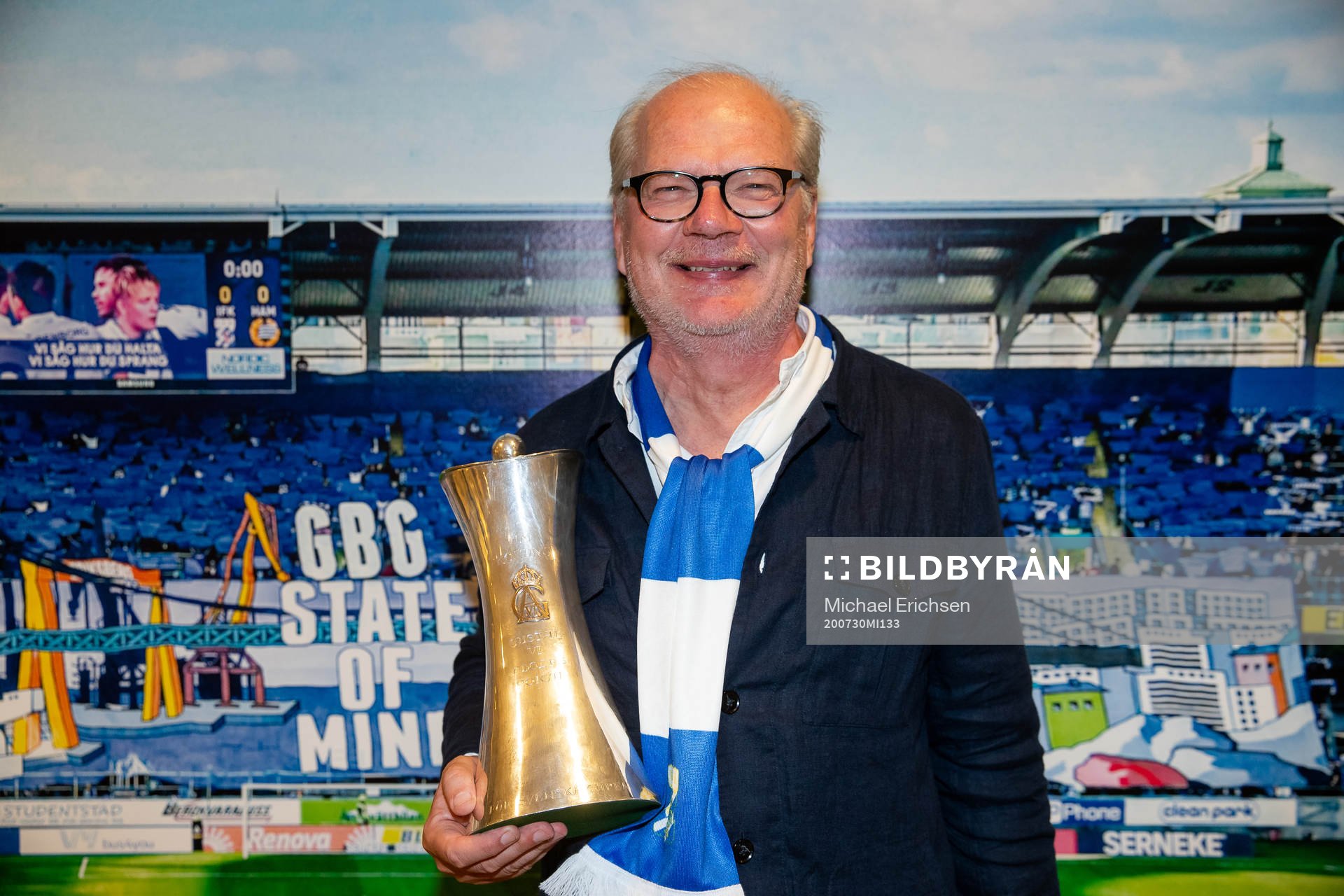 IFK Göteborgs ordförande Mats Engström med pokalen