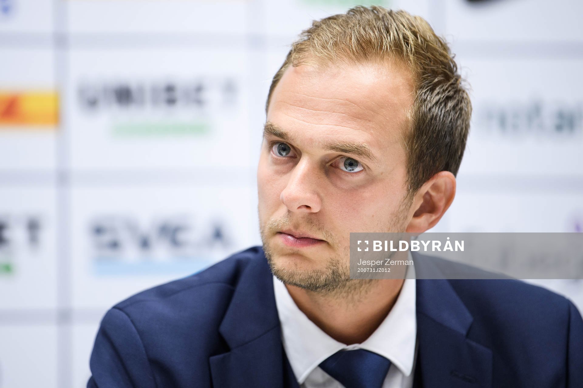 s sportchef Henrik Jurelius när Bartosz Grzelak som