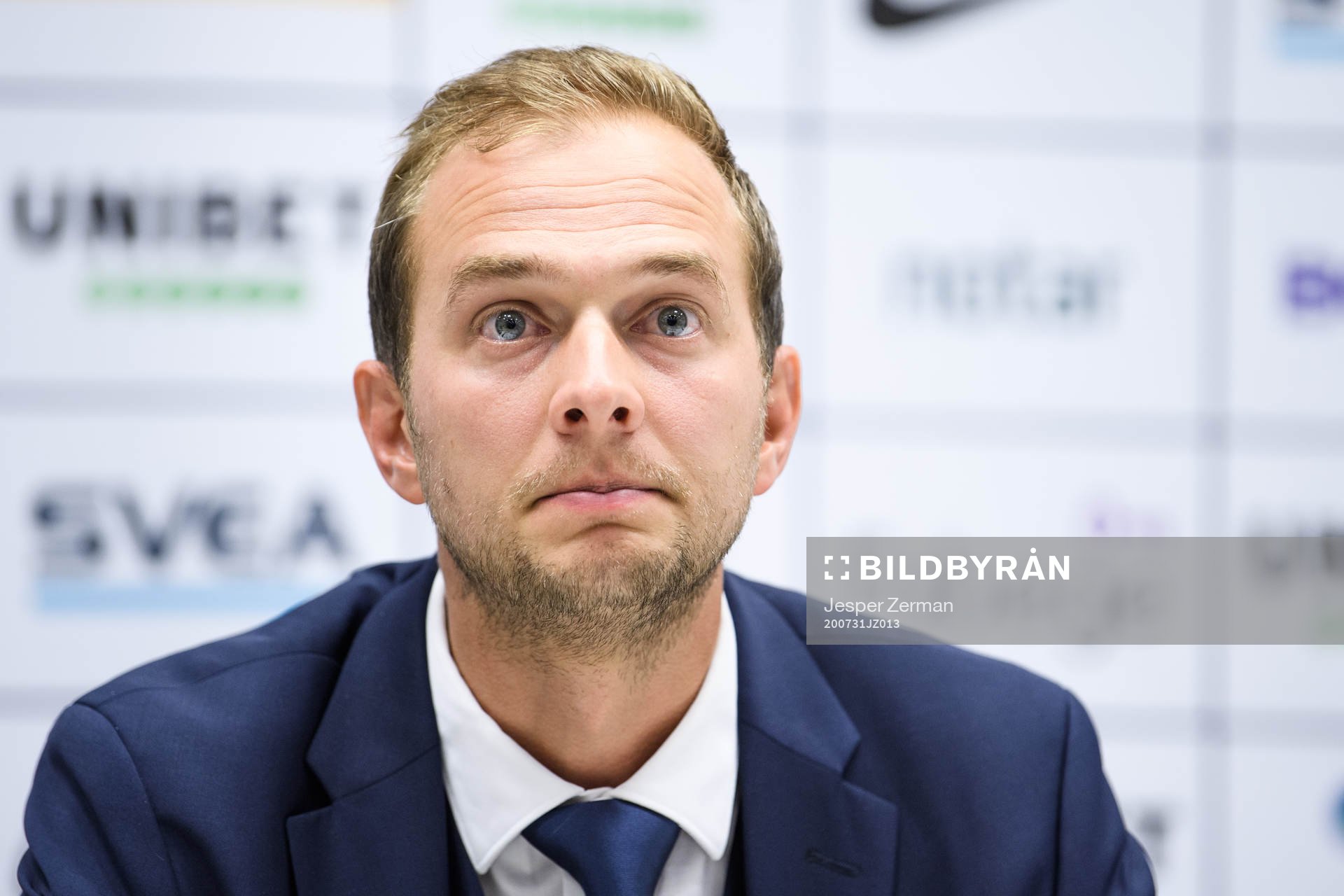 s sportchef Henrik Jurelius när Bartosz Grzelak som