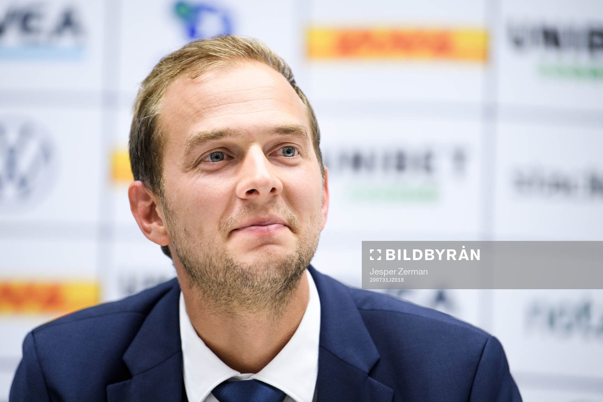 s sportchef Henrik Jurelius när Bartosz Grzelak som