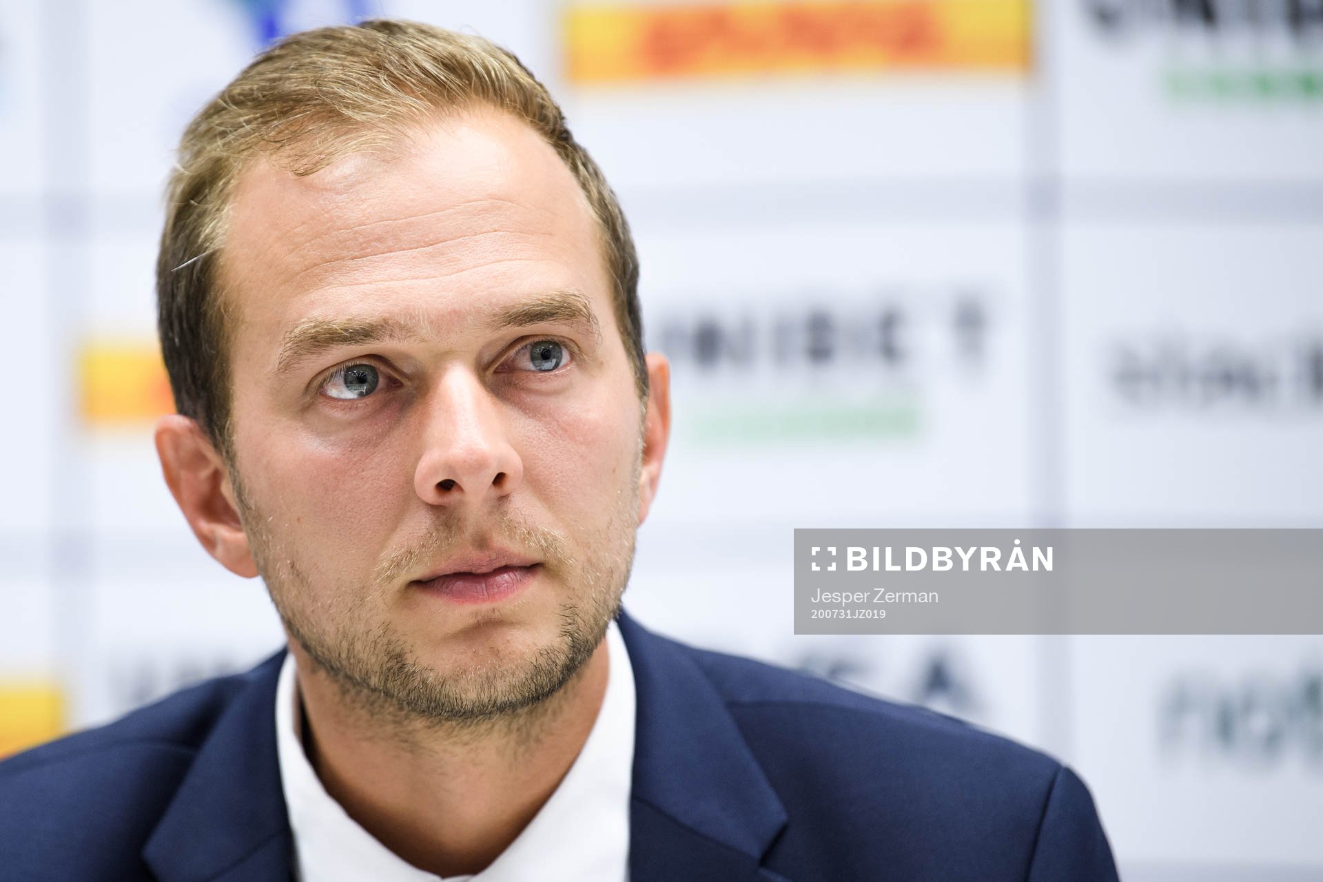 s sportchef Henrik Jurelius när Bartosz Grzelak som