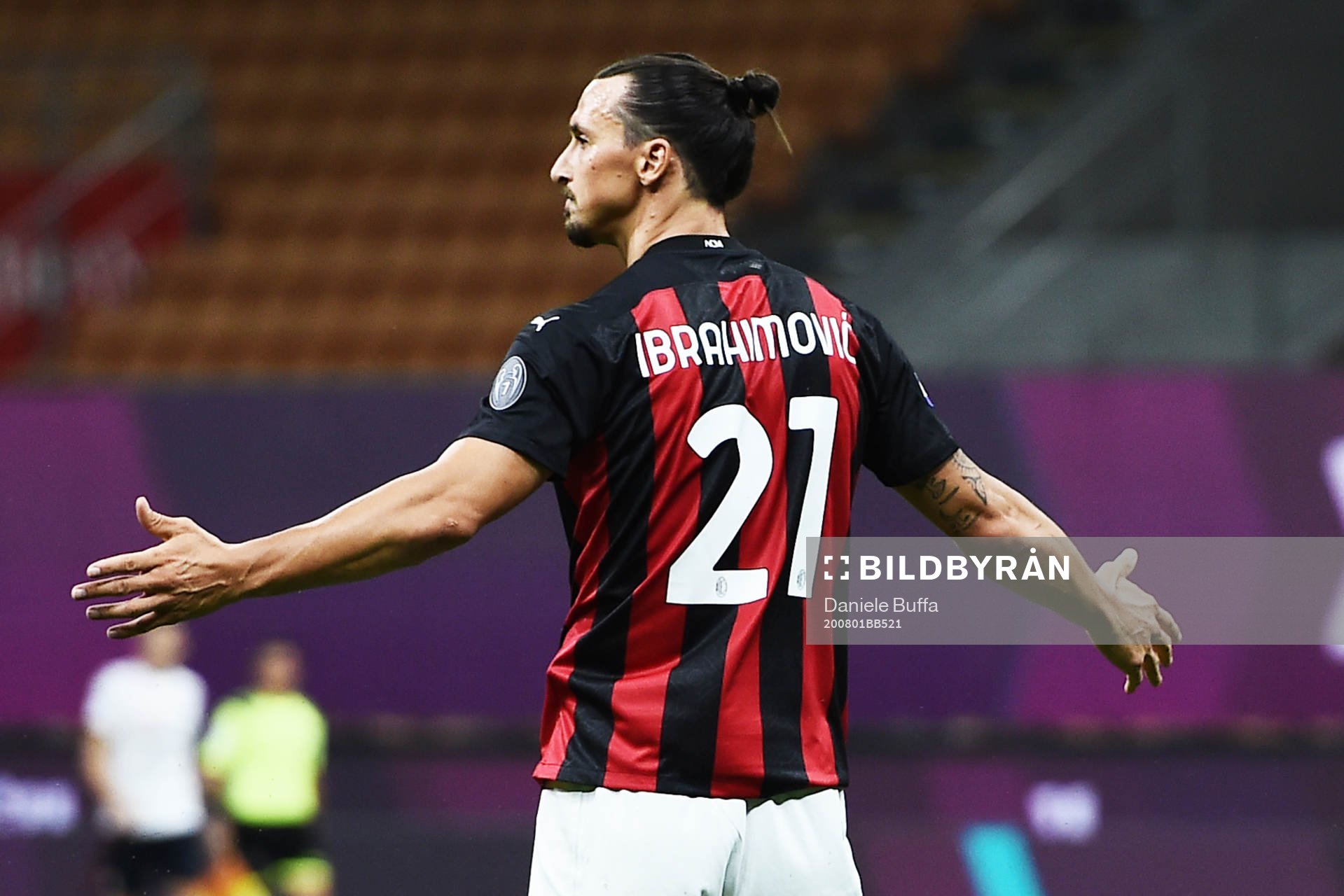 Zlatan Ibrahimovic of Milan celebrates
